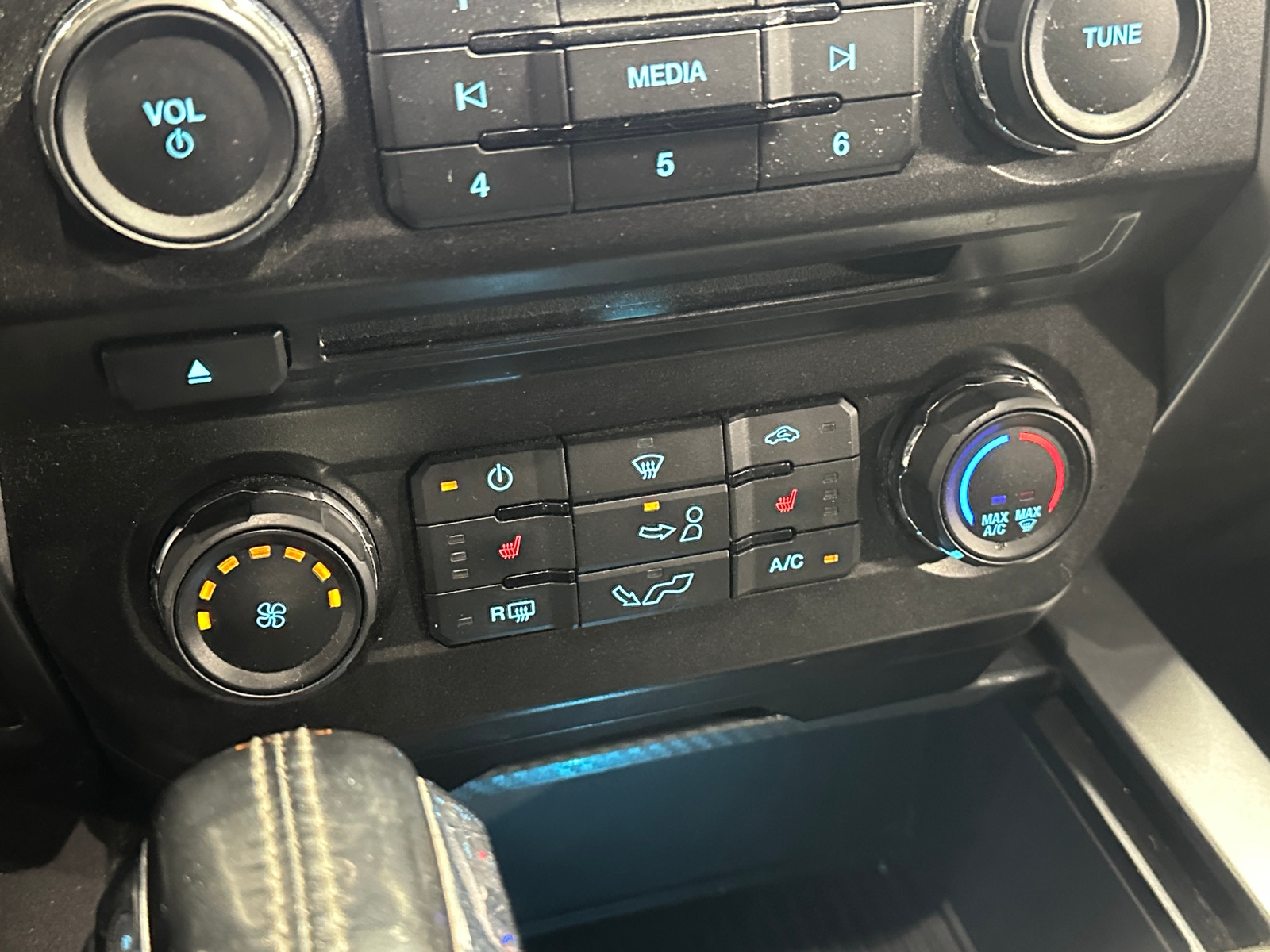 Thumbnail: 2018 Ford Econoline - 4