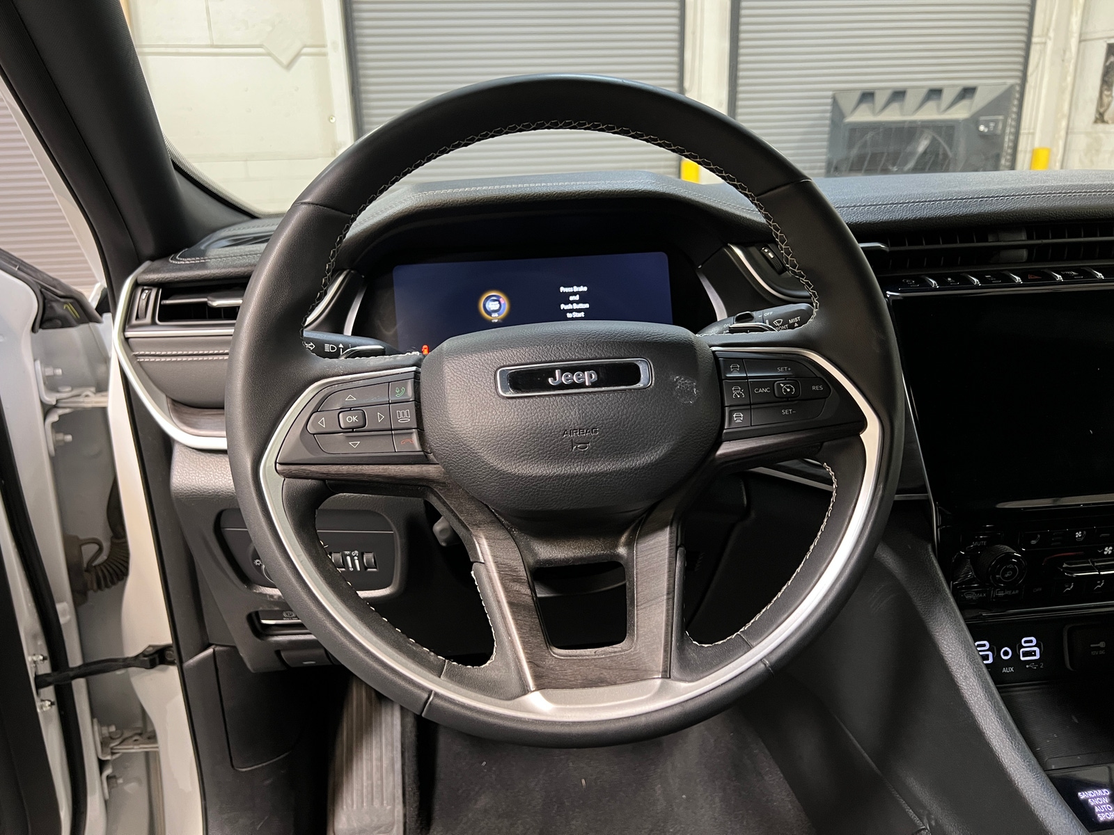 Thumbnail: 2024 Jeep Grand Cherokee L - 4