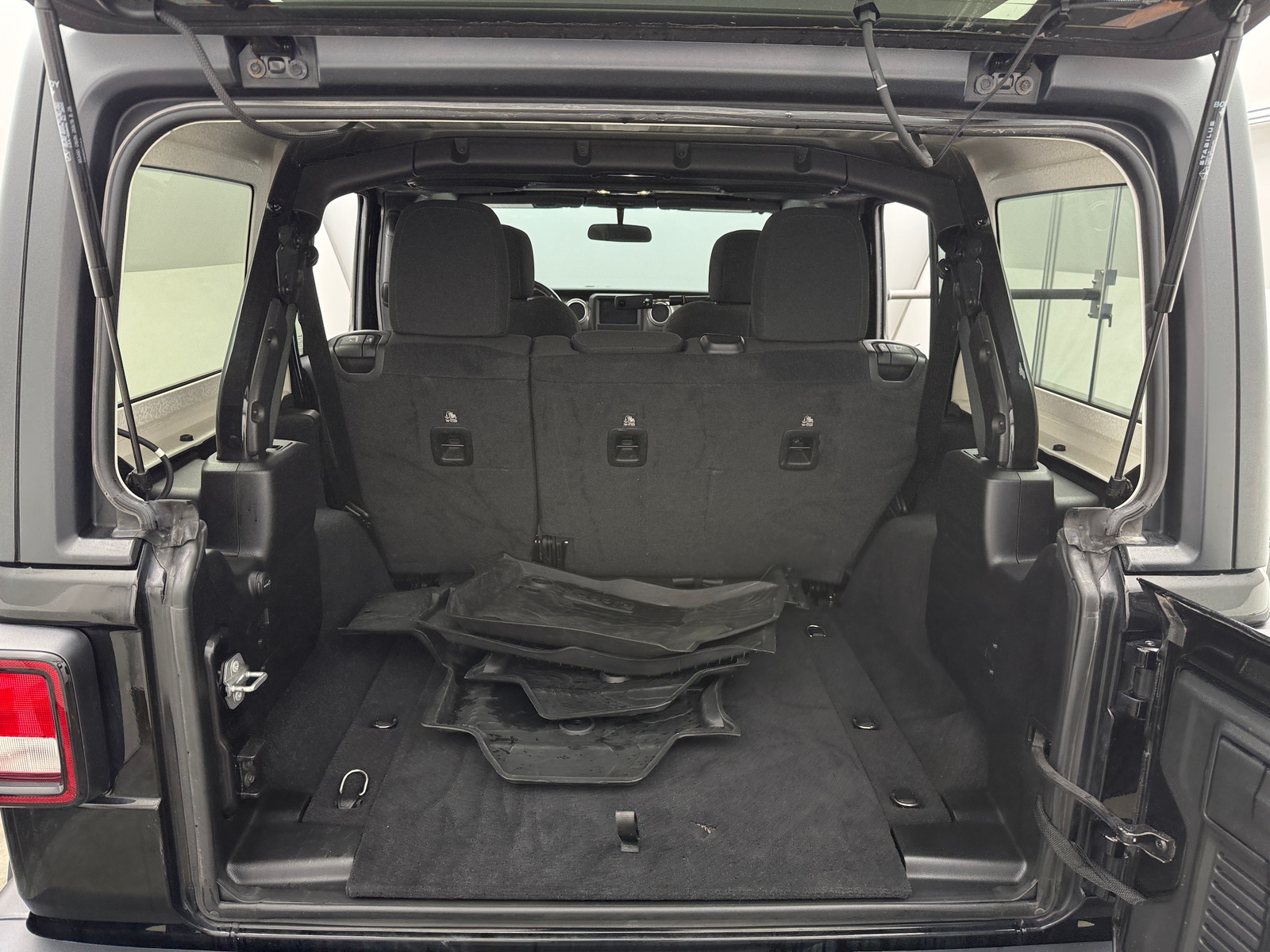 Thumbnail: 2020 Jeep Wrangler - 7