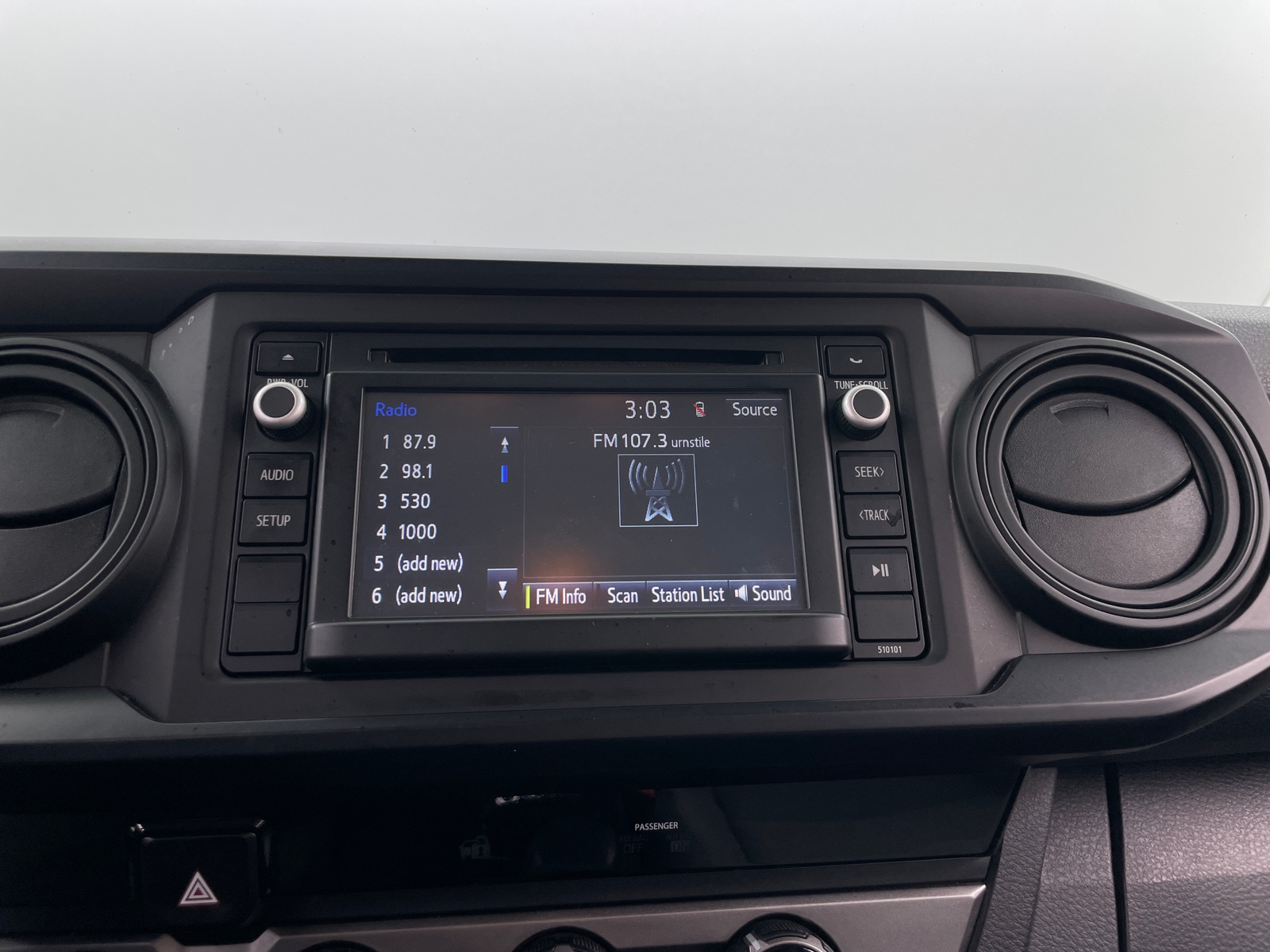 Thumbnail: 2017 Toyota Tacoma - 4