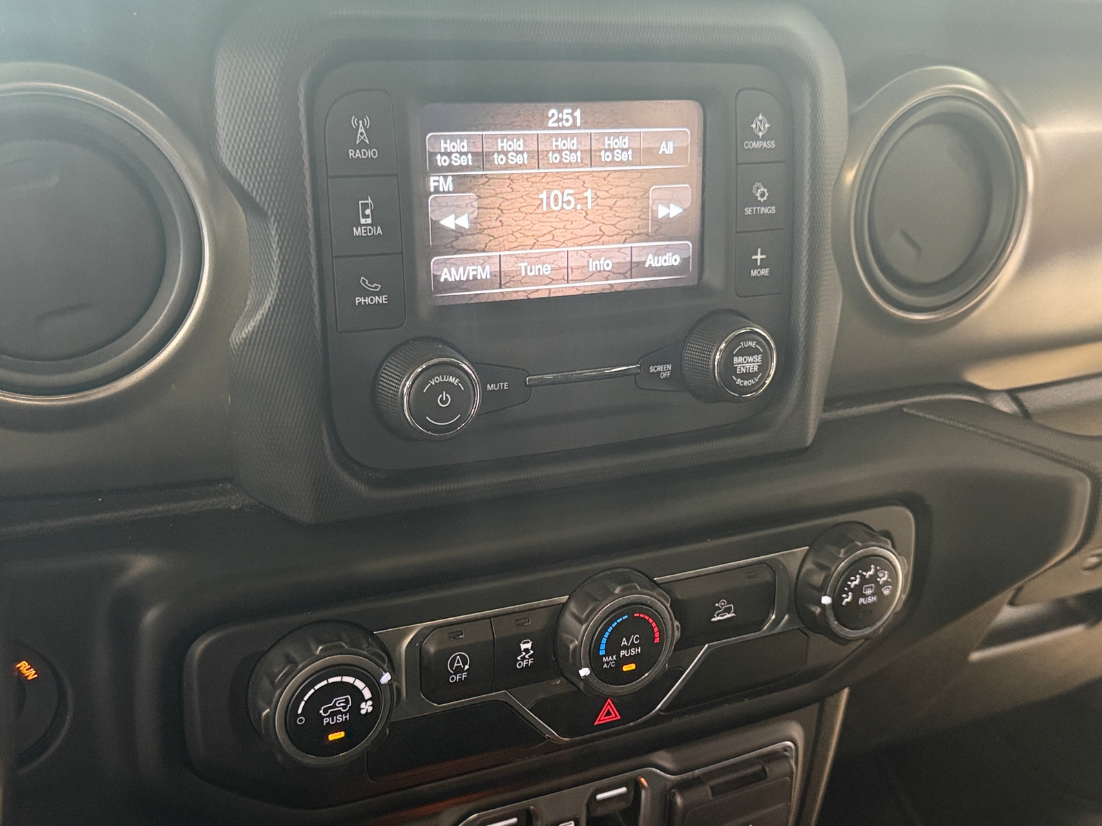 Thumbnail: 2021 Jeep Gladiator - 4