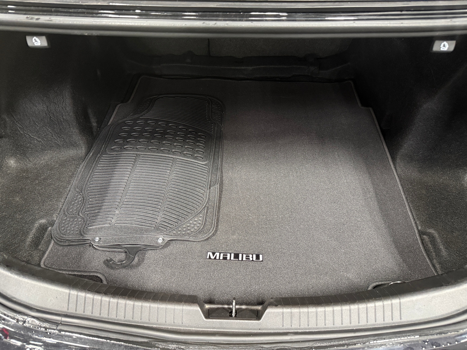 Thumbnail: 2018 Chevrolet Malibu - 6