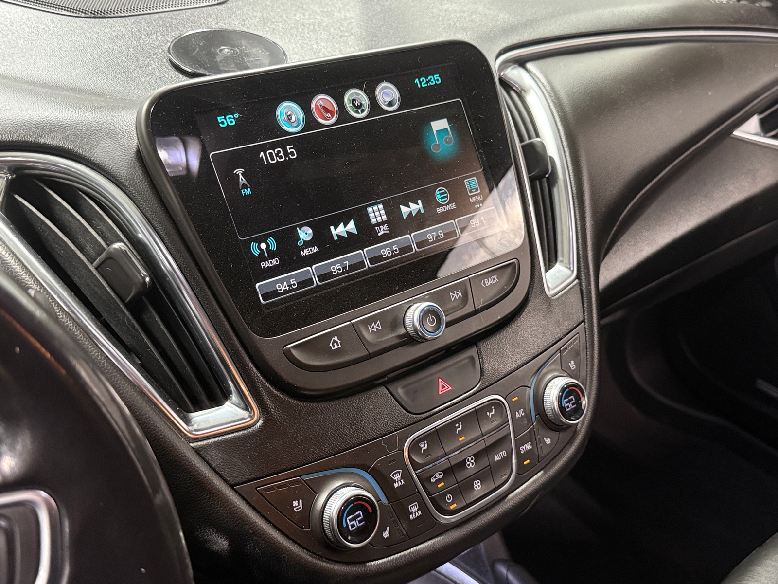 Thumbnail: 2018 Chevrolet Malibu - 3