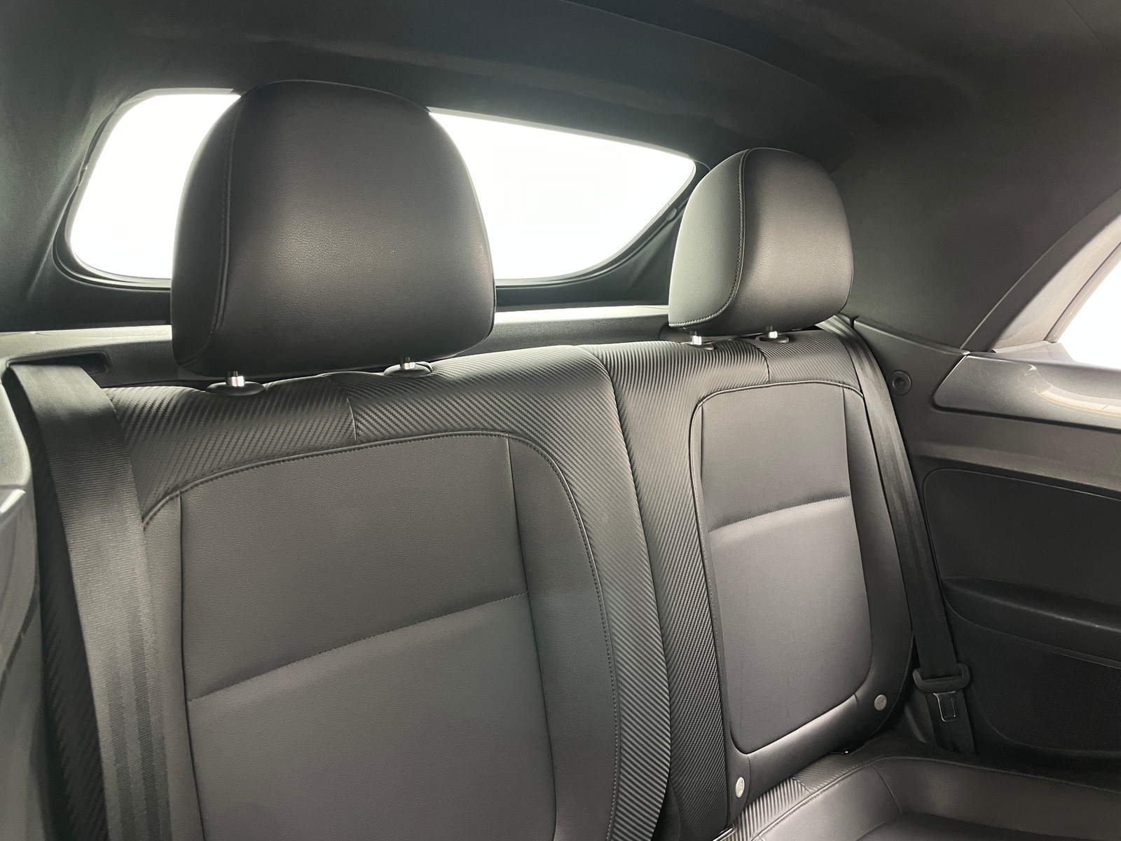 Thumbnail: 2015 Volkswagen Beetle - 4