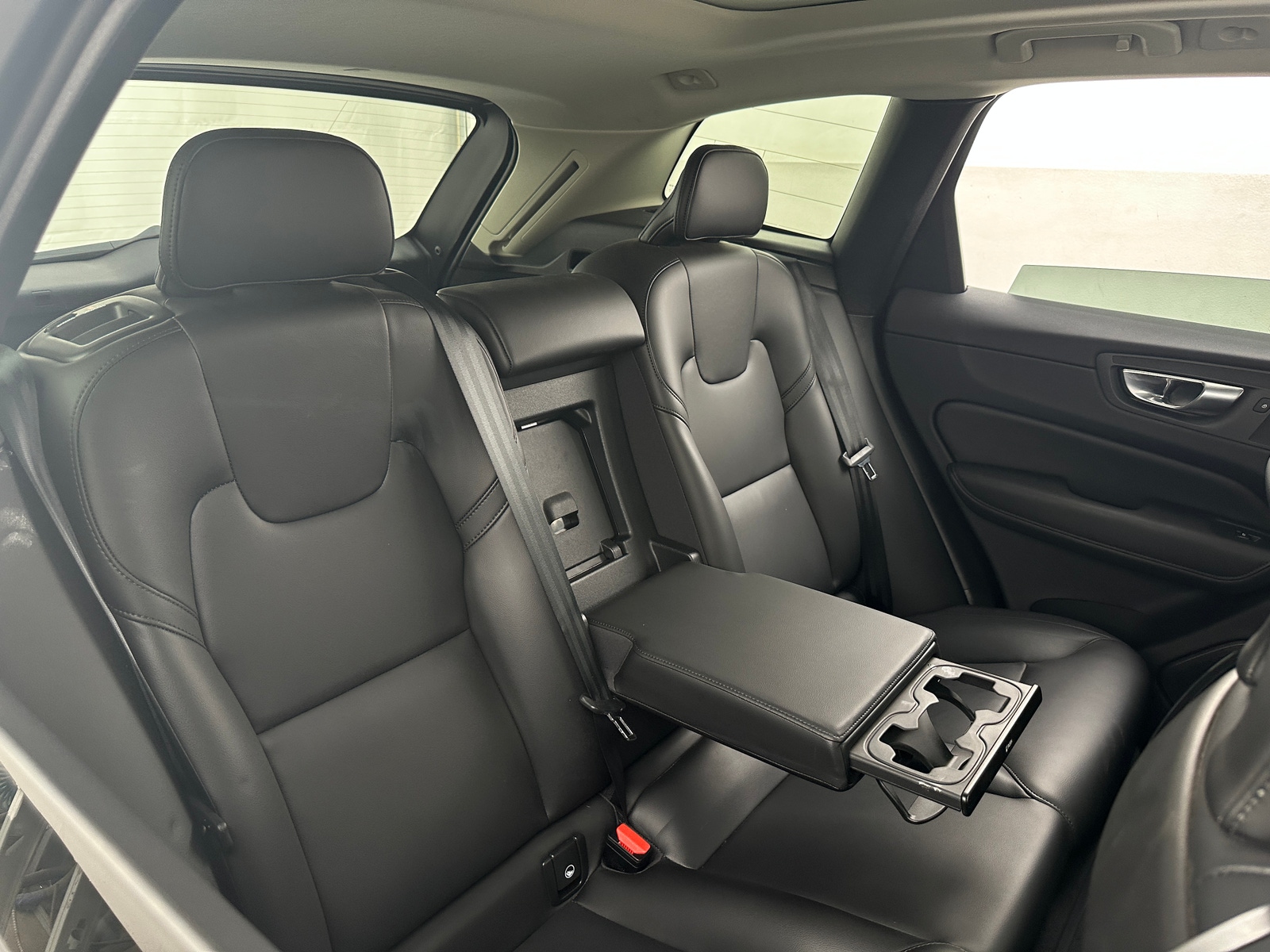 Thumbnail: 2025 Volvo XC60 - 6