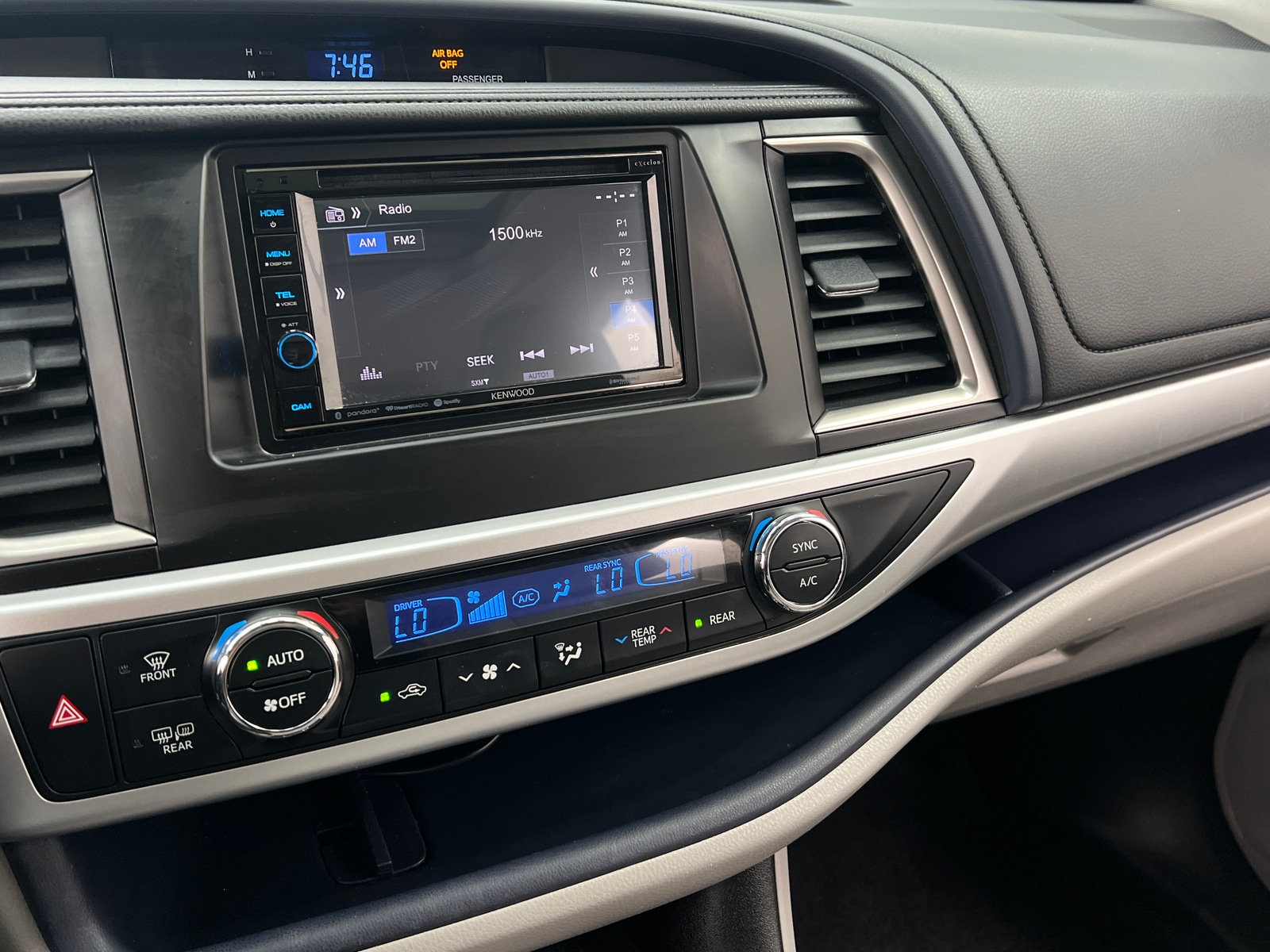 Thumbnail: 2015 Toyota Highlander - 3