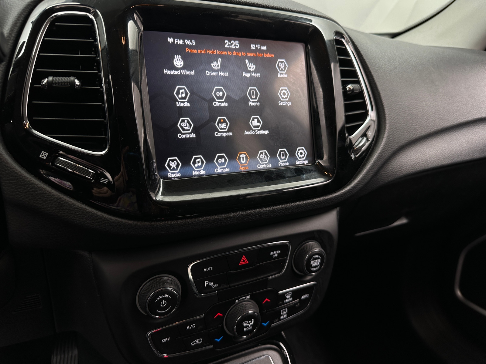 Thumbnail: 2018 Jeep Compass - 3