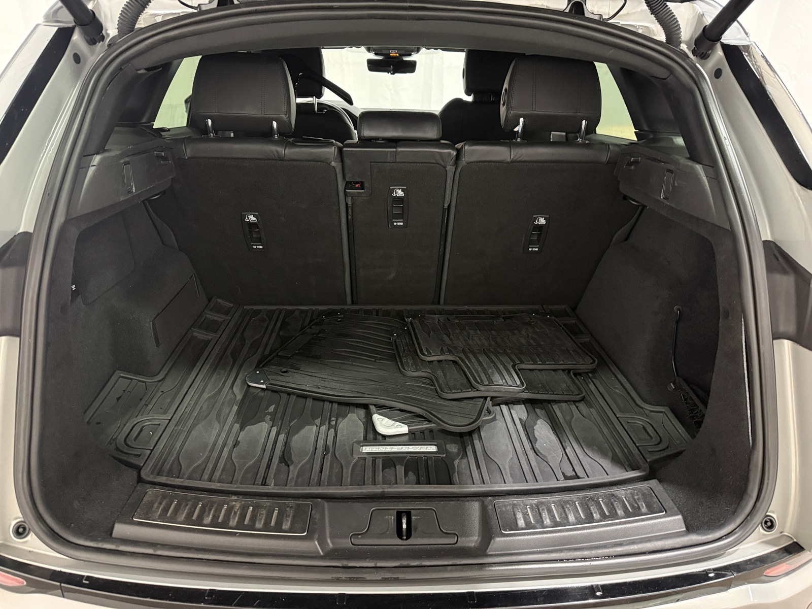 Thumbnail: 2020 Land Rover Range Rover Evoque - 6