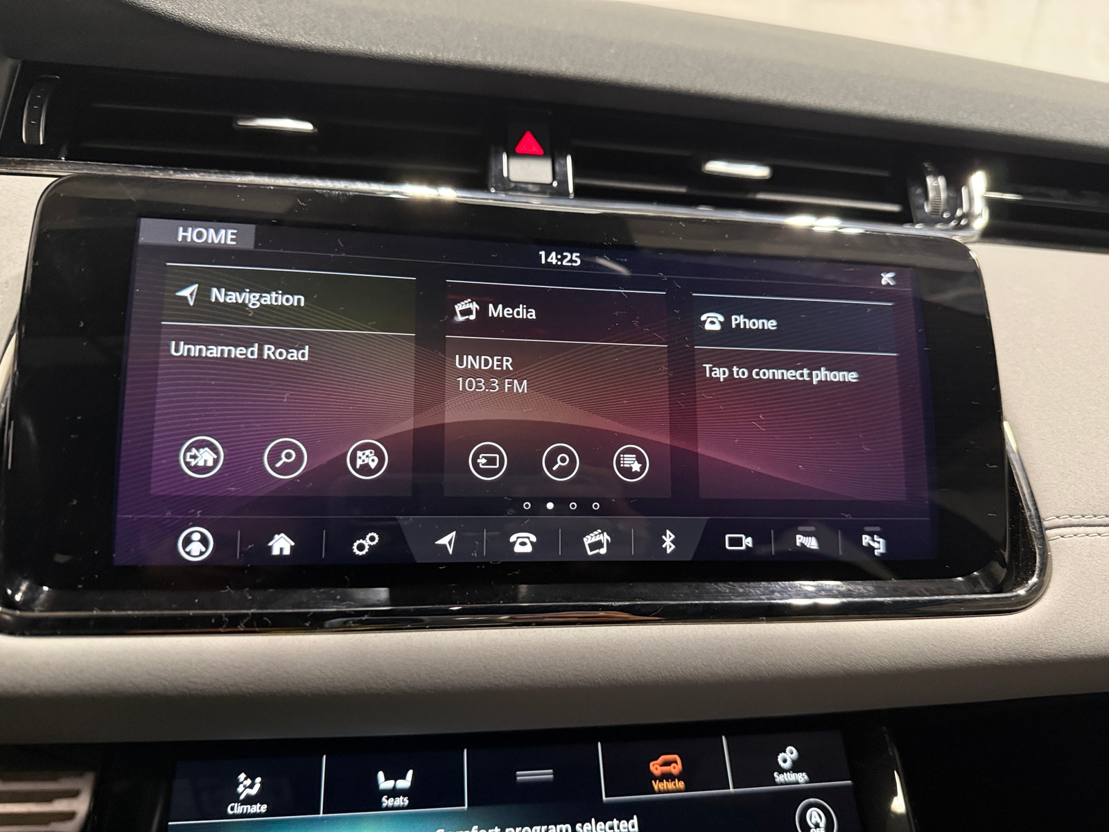 Thumbnail: 2020 Land Rover Range Rover Evoque - 3