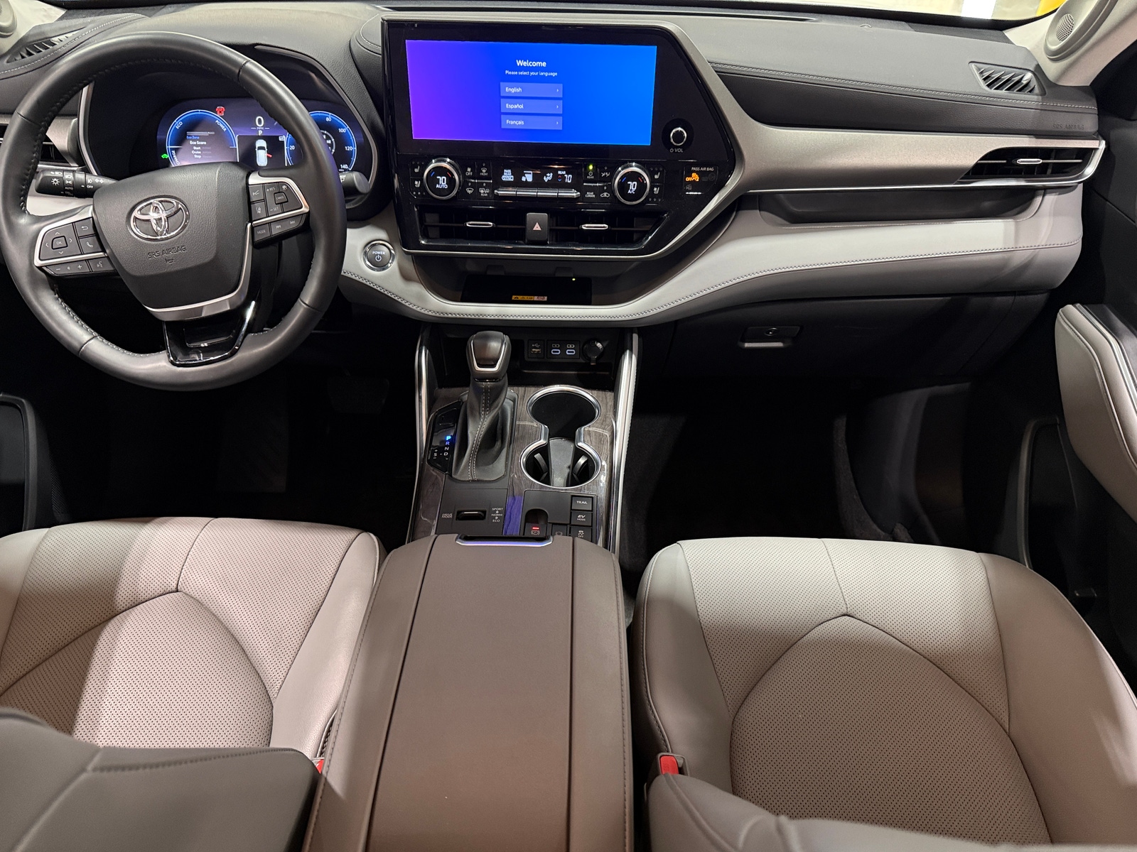 Thumbnail: 2023 Toyota Highlander - 2