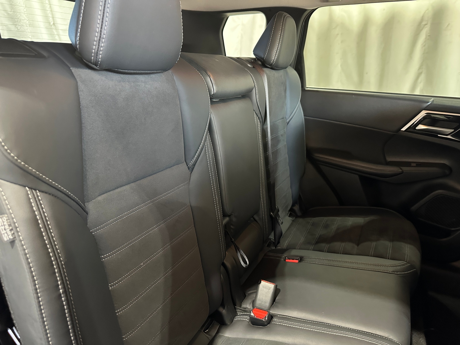 Thumbnail: 2024 Mitsubishi Outlander - 5