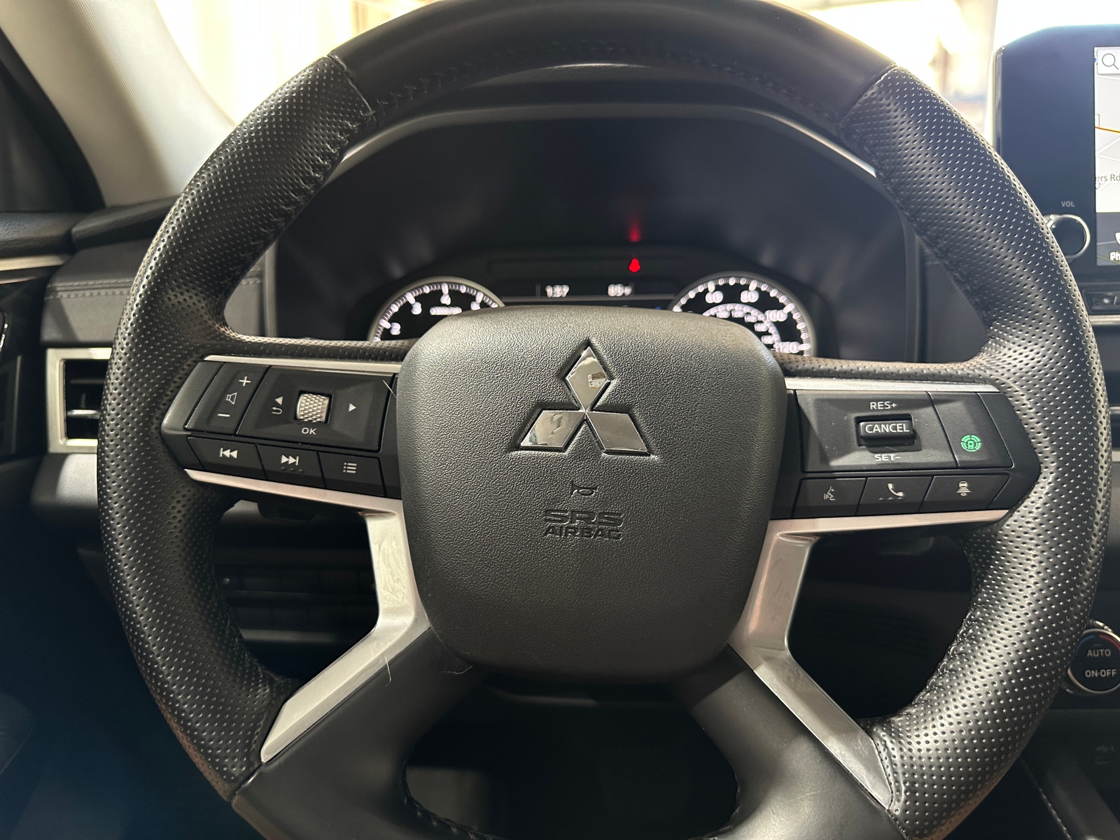 Thumbnail: 2024 Mitsubishi Outlander - 4