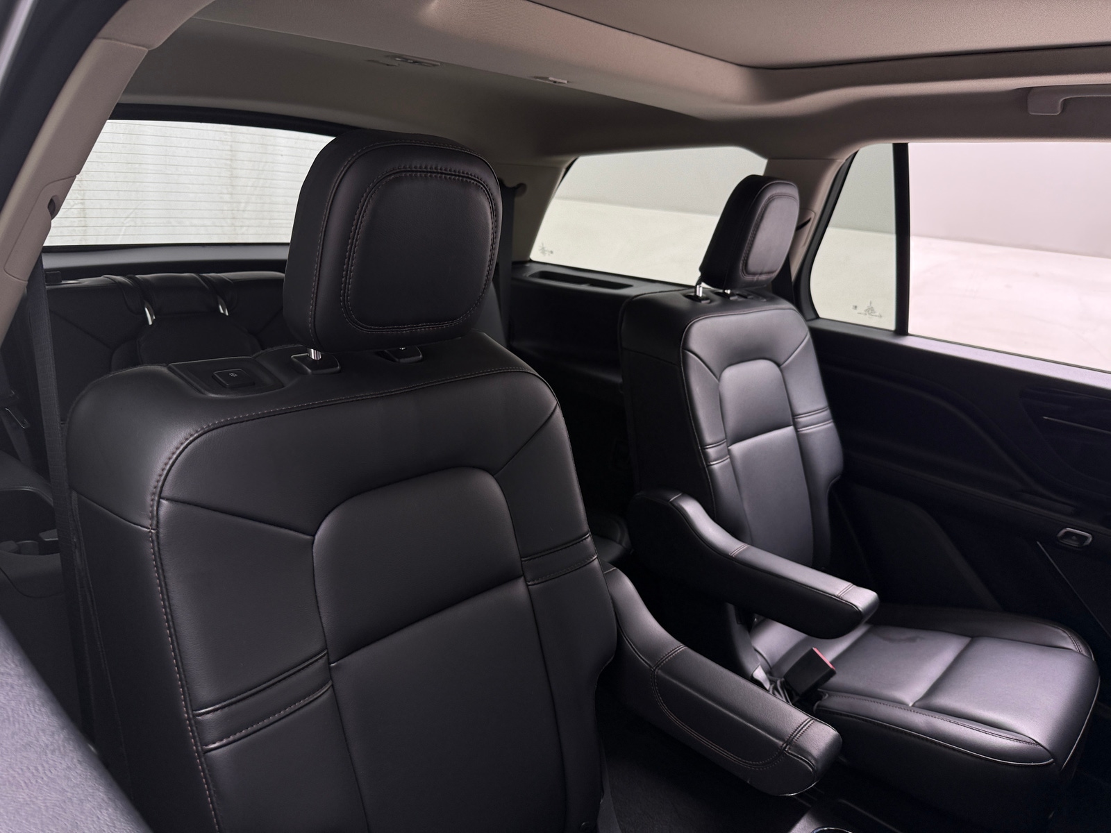 Thumbnail: 2022 Lincoln Aviator - 5