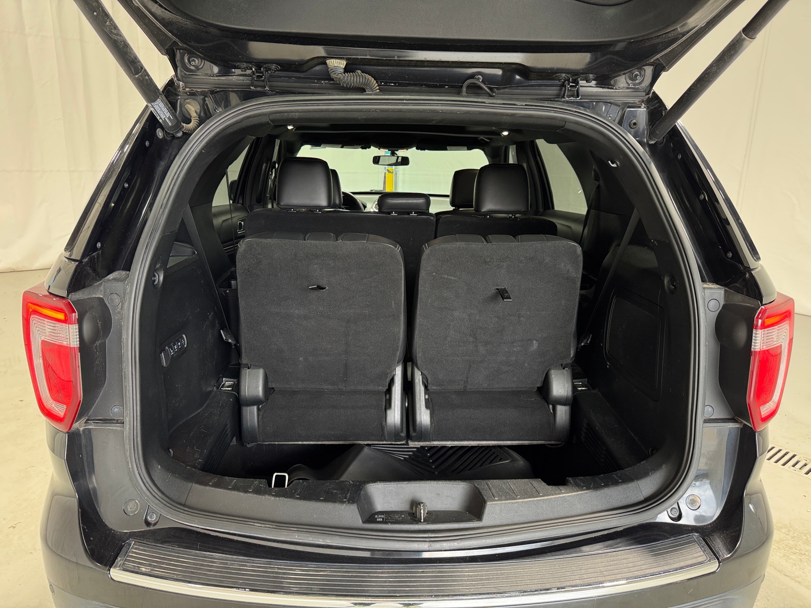 Thumbnail: 2019 Ford Explorer - 6