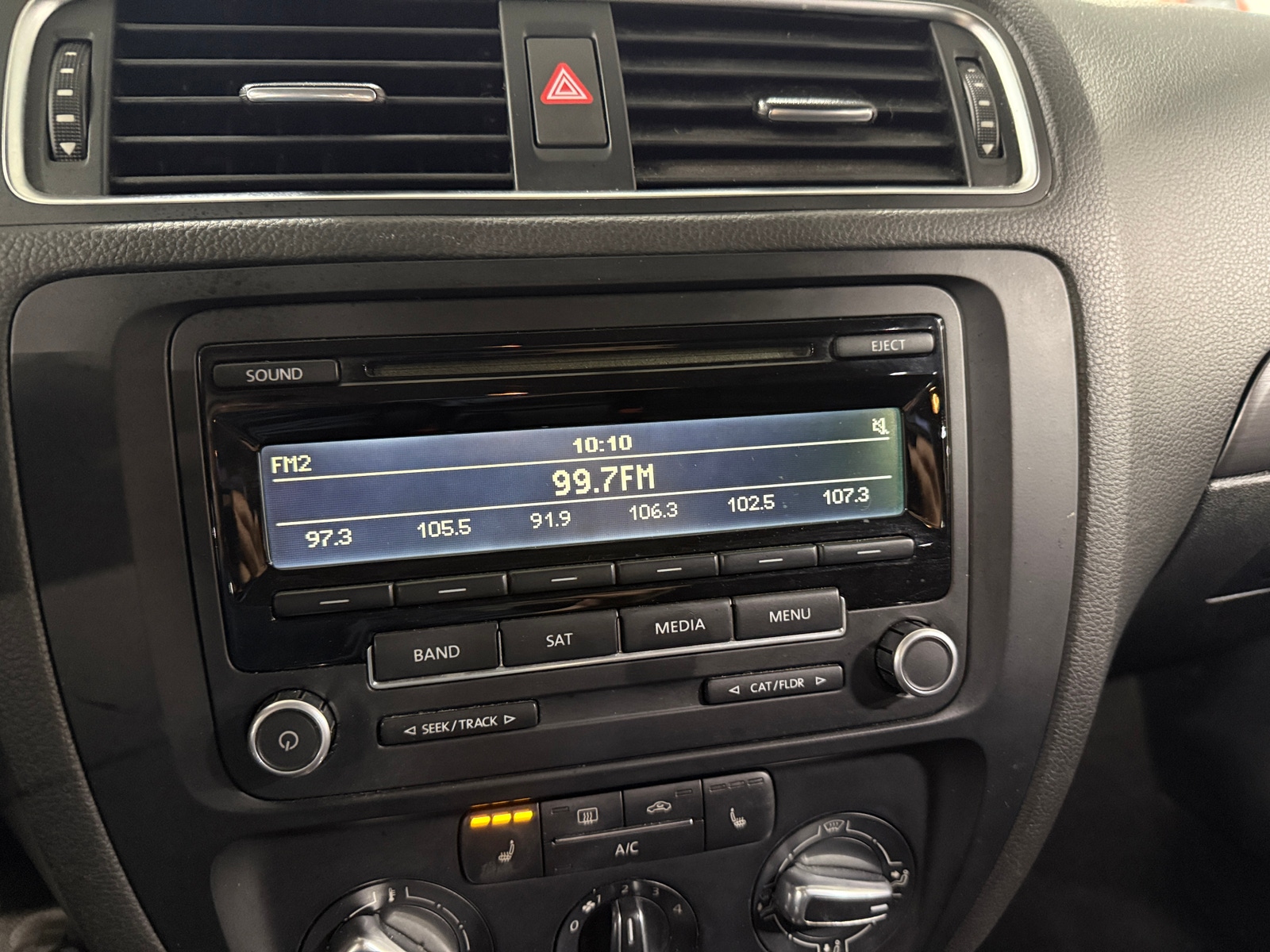 Thumbnail: 2014 Volkswagen Jetta - 3