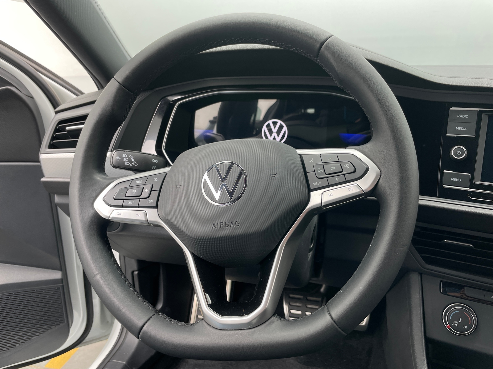 Thumbnail: 2023 Volkswagen Jetta - 5