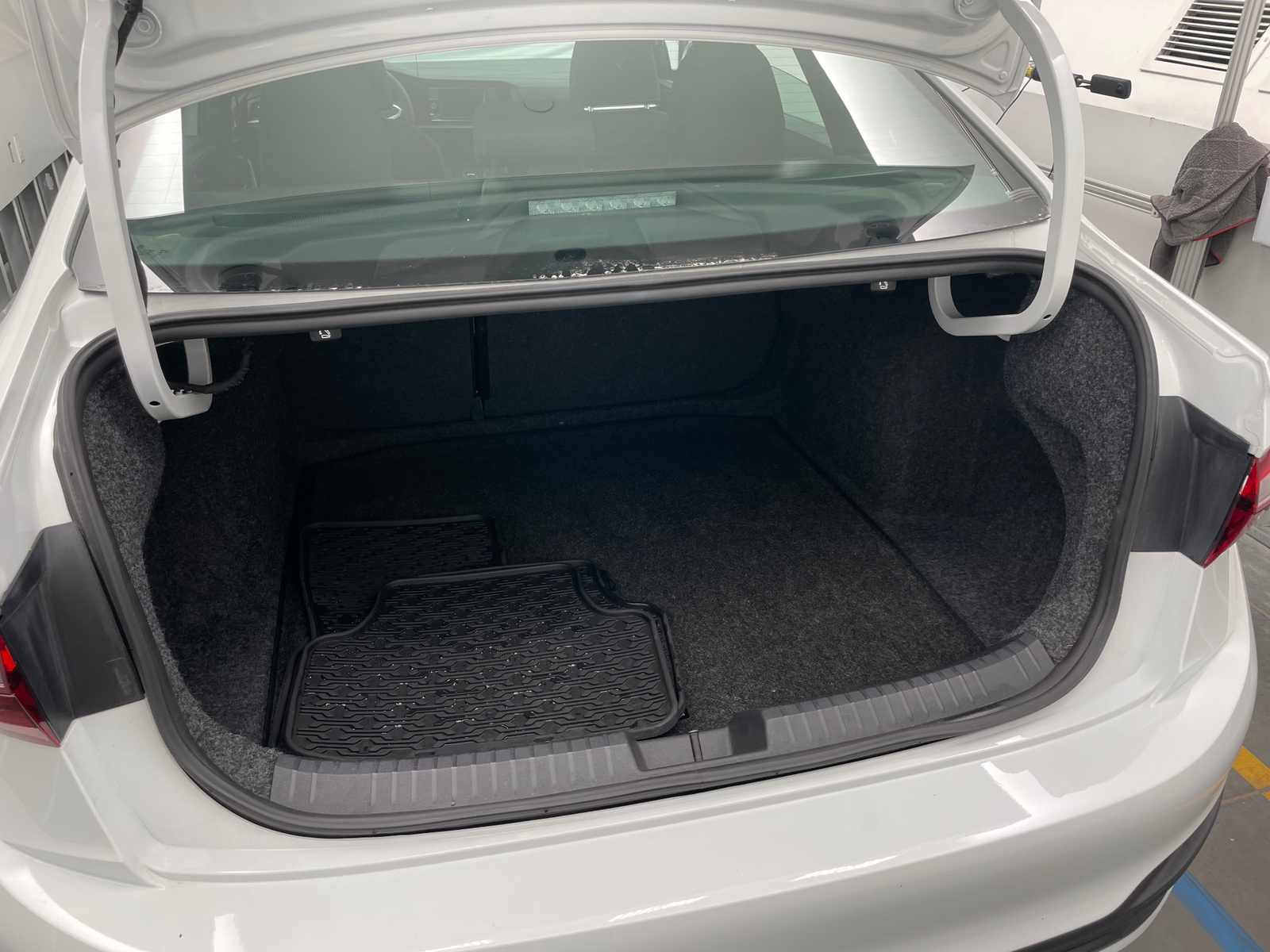 Thumbnail: 2023 Volkswagen Jetta - 7