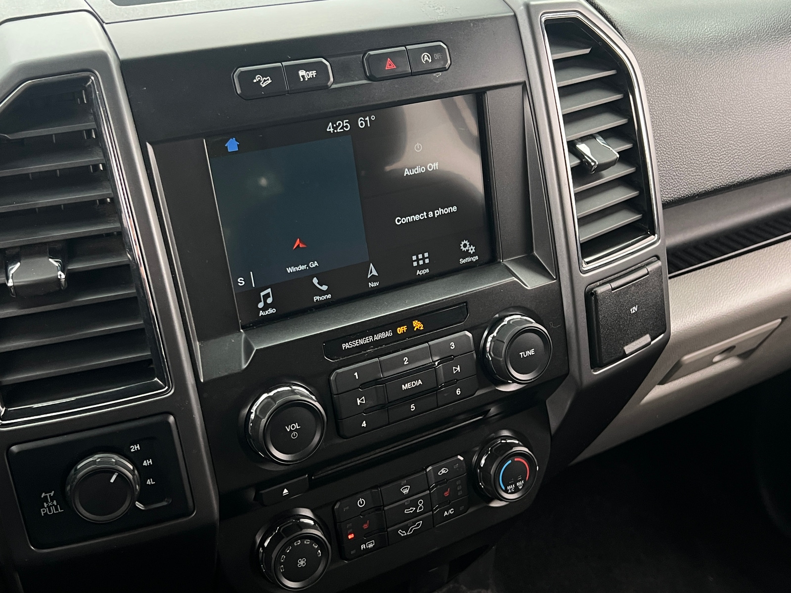 Thumbnail: 2018 Ford Econoline - 4