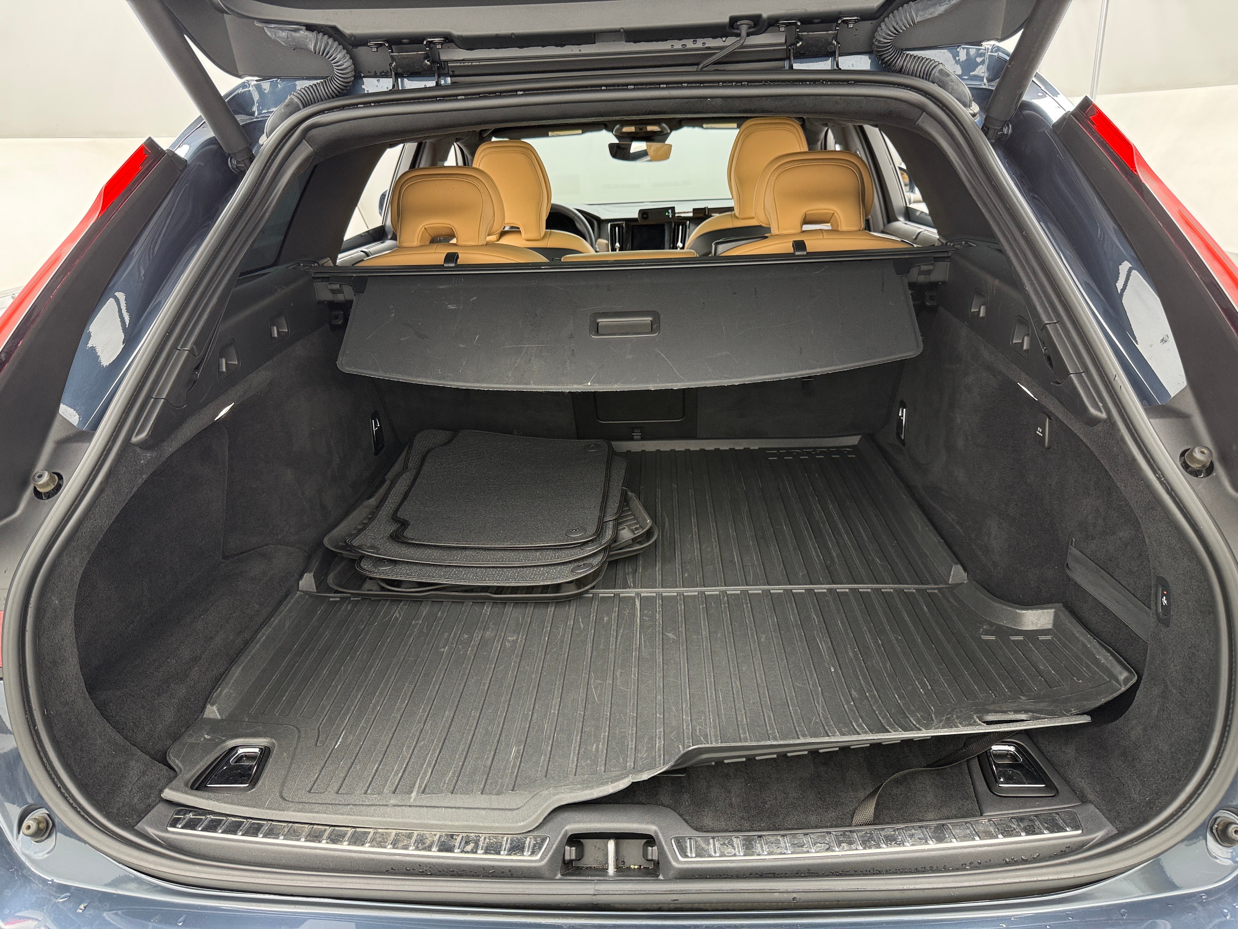 Image of 2023 Volvo V90 B6 Ultimate Cross Country