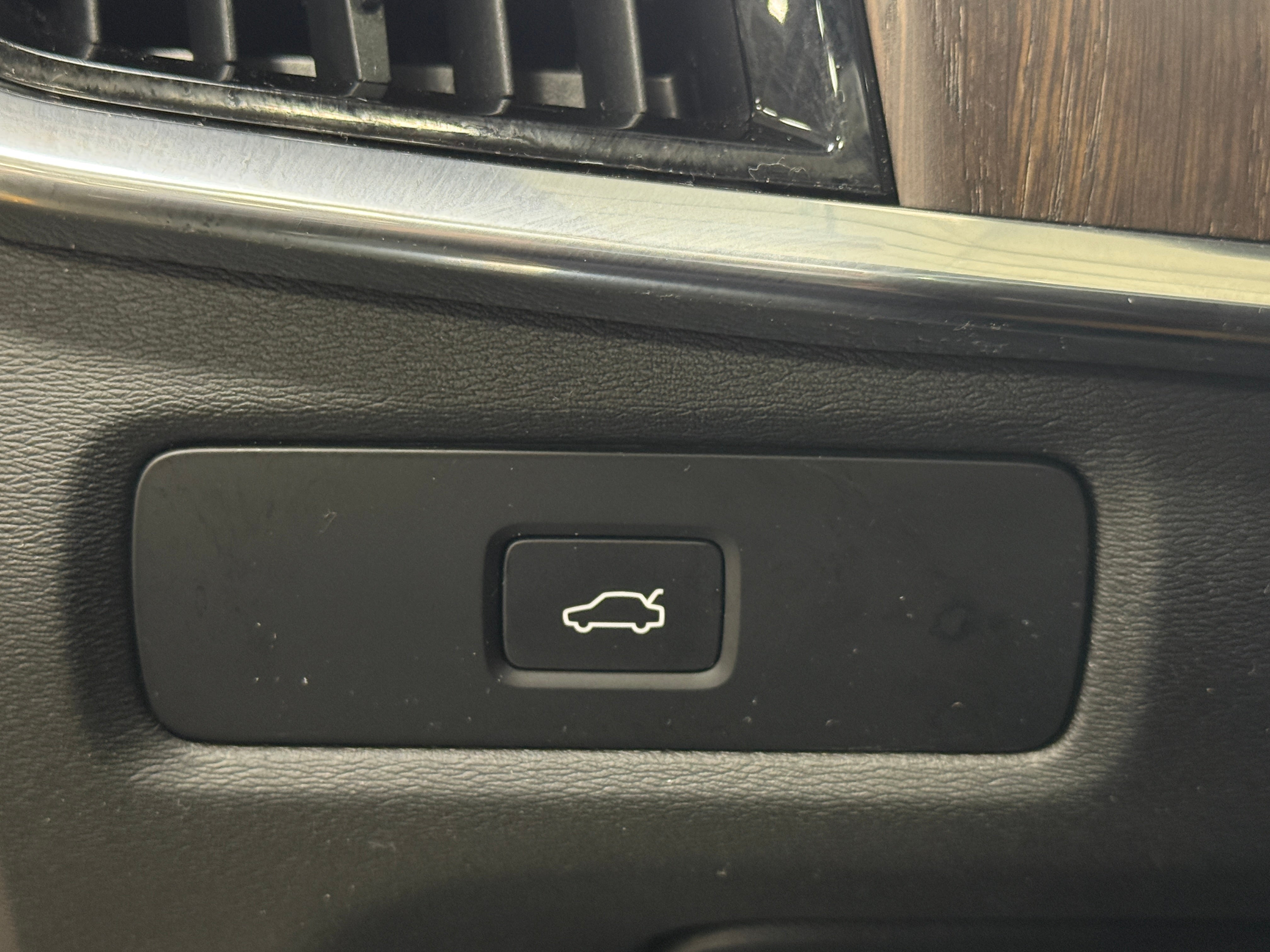 Image of 2023 Volvo V90 B6 Ultimate Cross Country