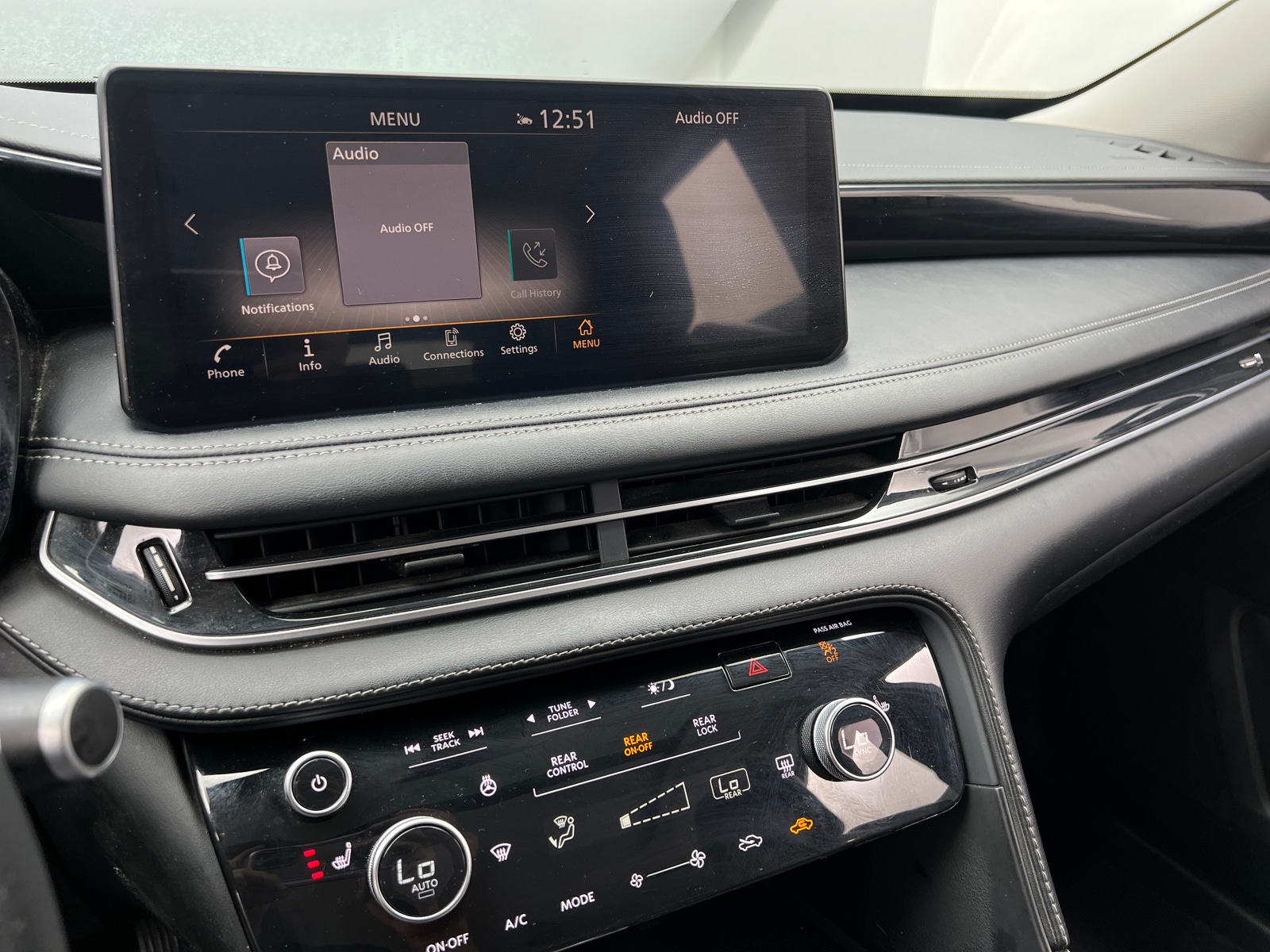 Thumbnail: 2024 INFINITI QX60 - 3