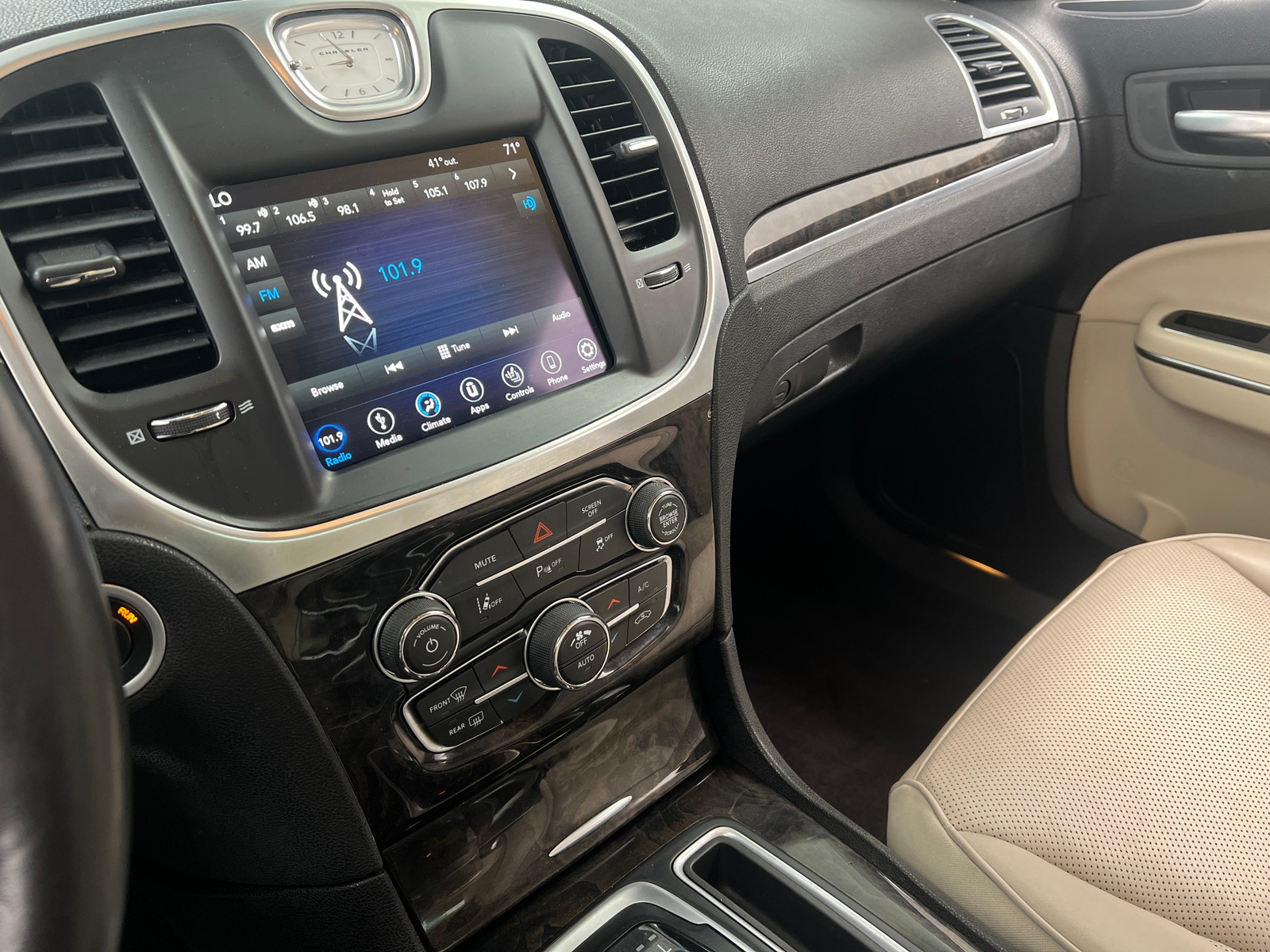 Thumbnail: 2018 Chrysler 300 - 3