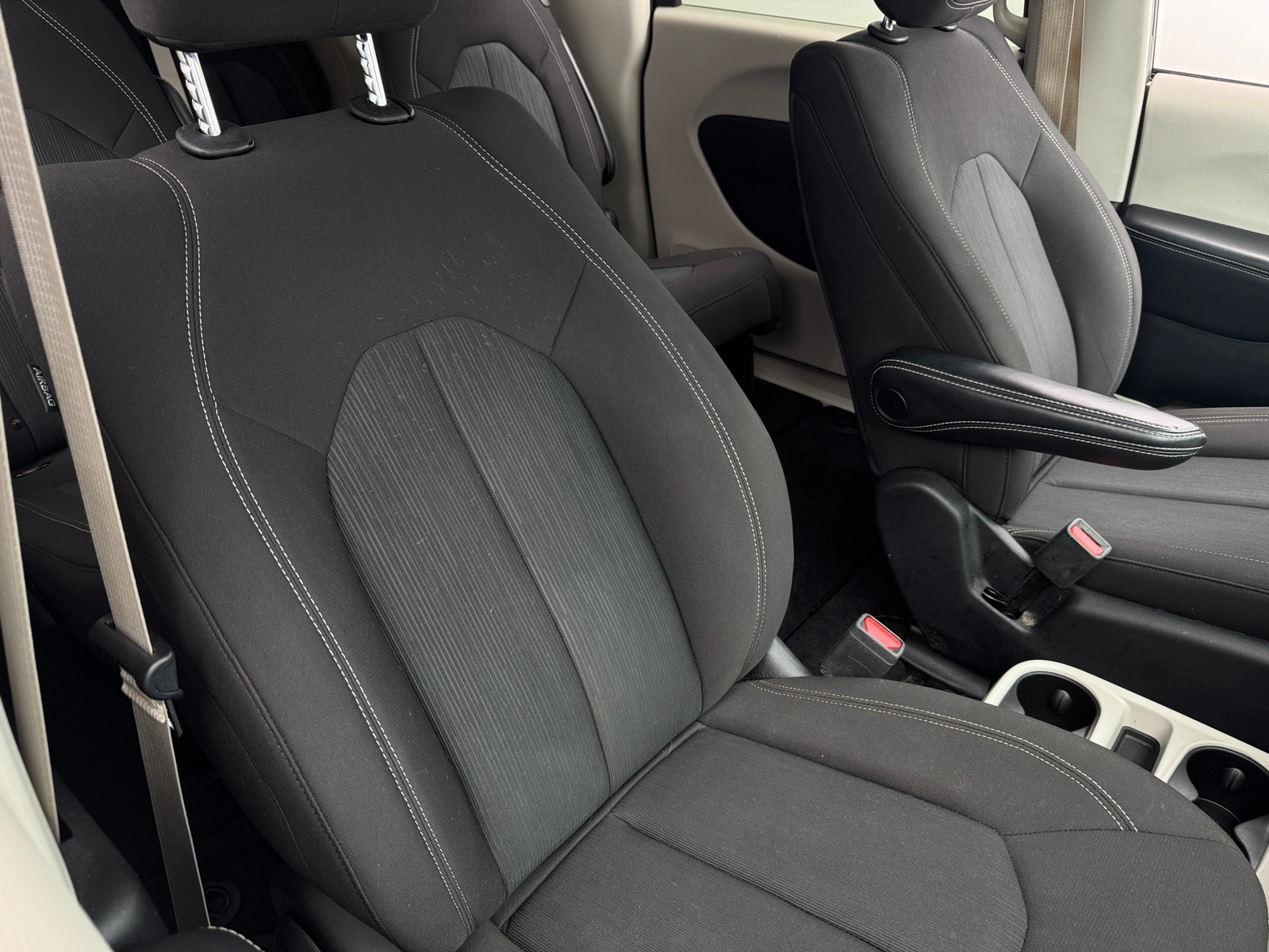 Thumbnail: 2022 Chrysler Voyager - 2