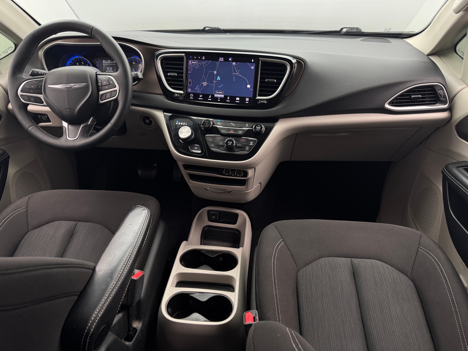 Thumbnail: 2022 Chrysler Voyager - 3