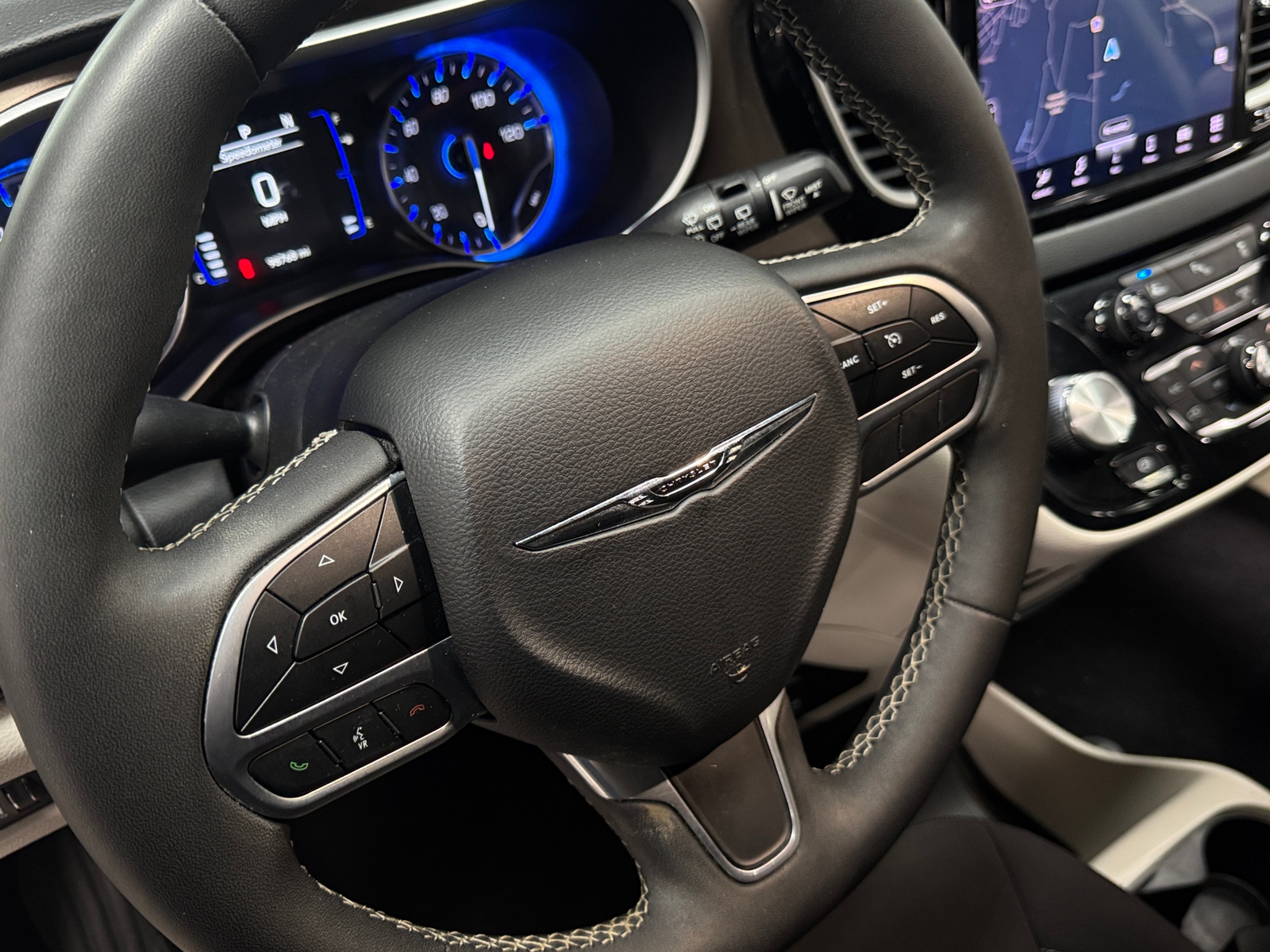 Thumbnail: 2022 Chrysler Voyager - 5