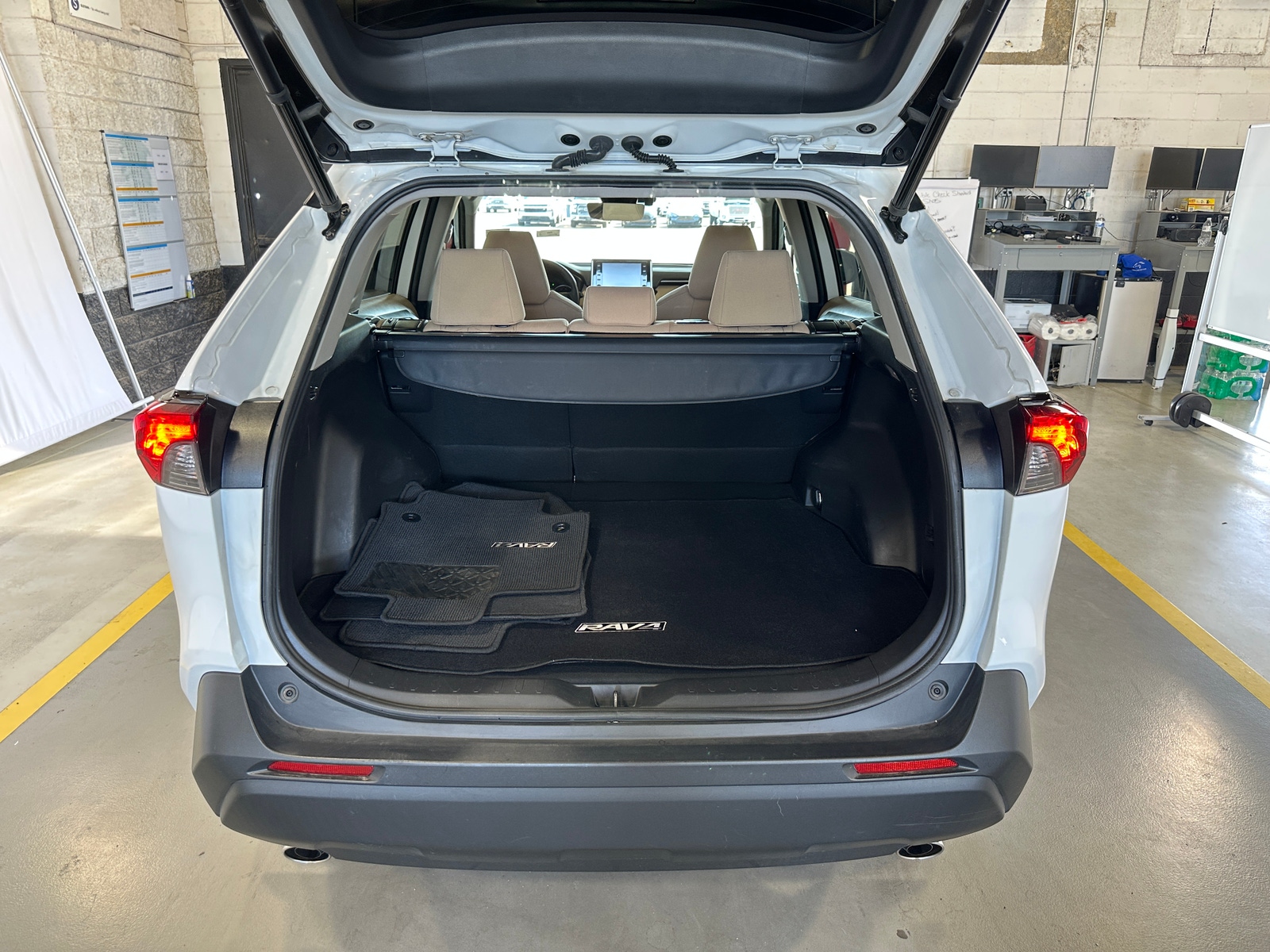 Thumbnail: 2021 Toyota RAV4 - 7