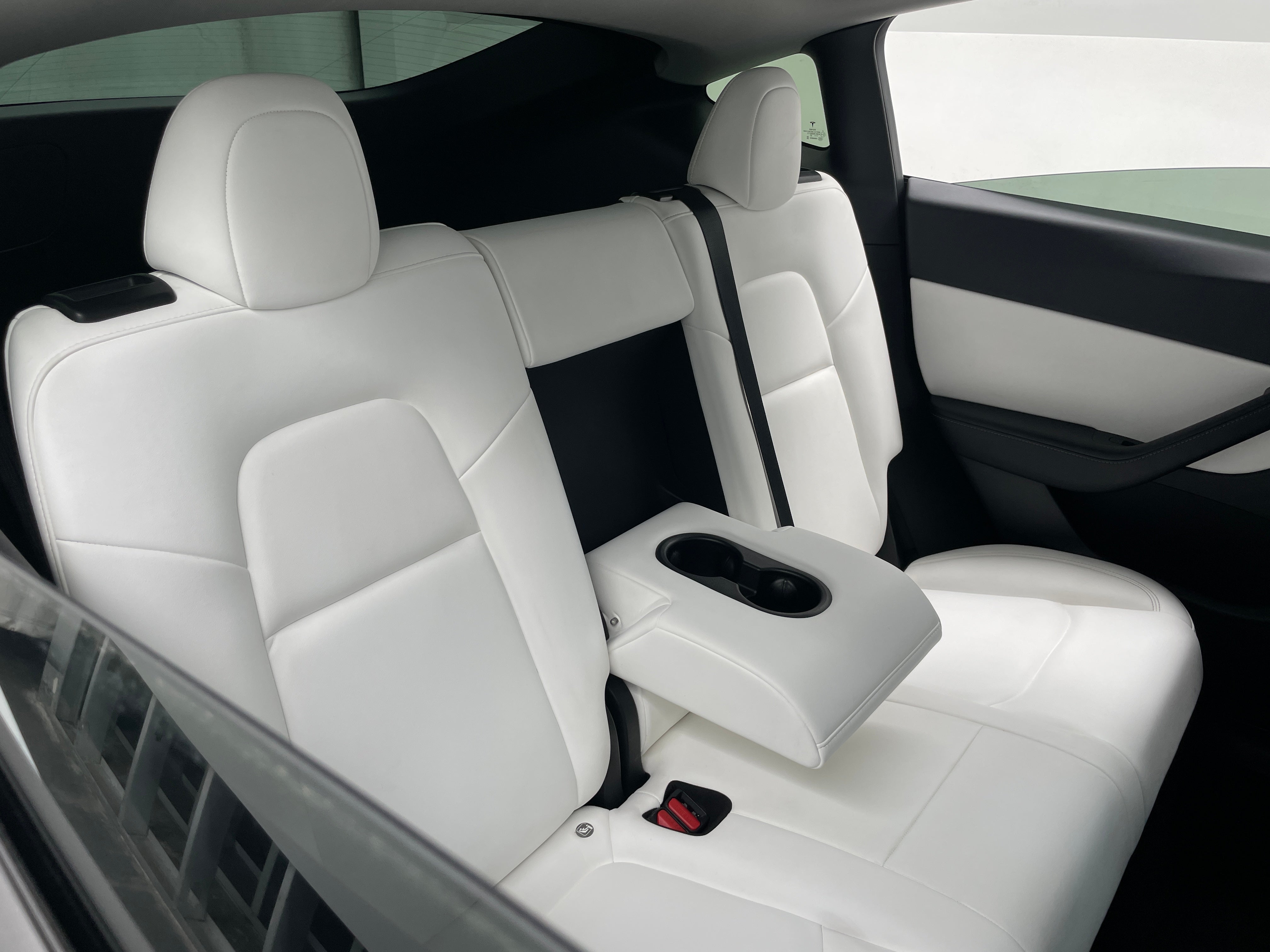 Used 2021 Tesla Model Y Long Range with VIN 5YJYGDEE2MF282126 for sale in Oak Creek, WI