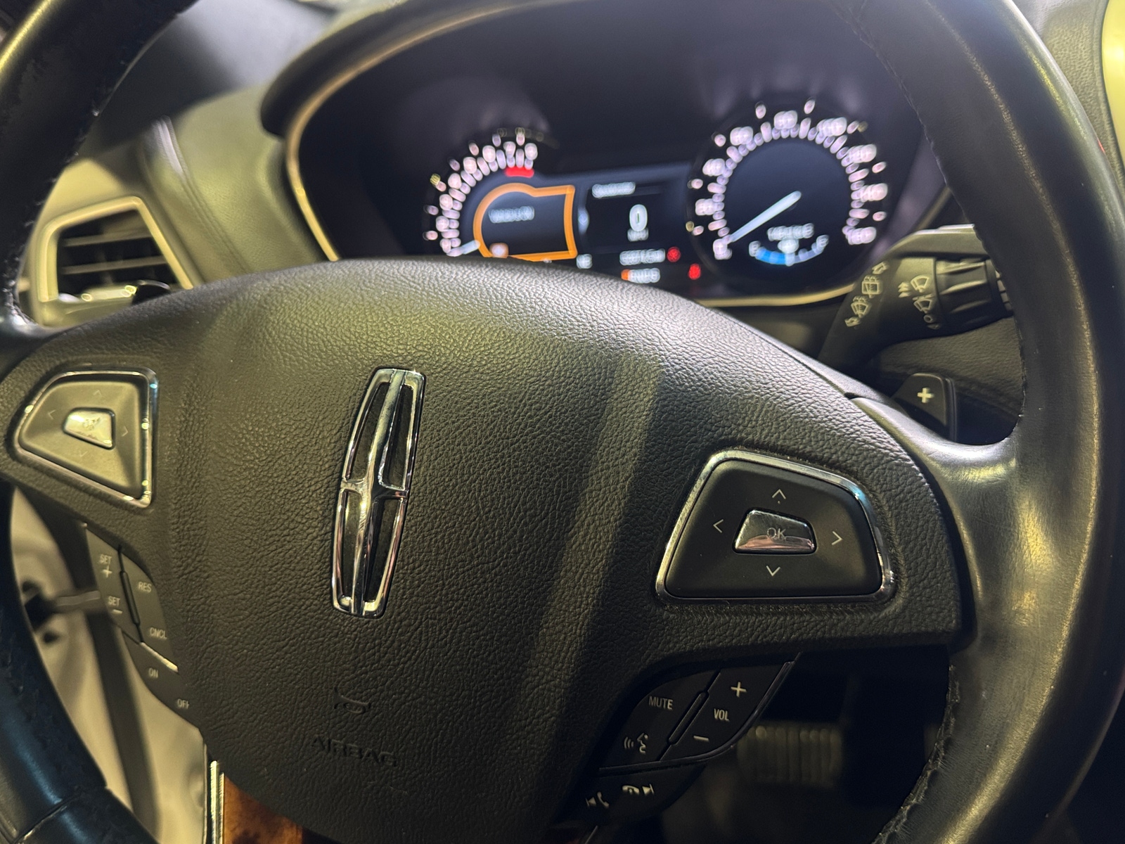 Thumbnail: 2017 Lincoln MKX - 4