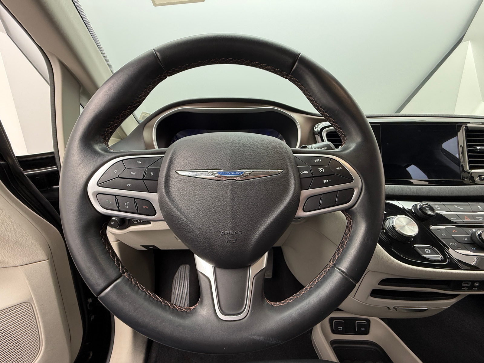 Thumbnail: 2018 Chrysler Pacifica - 4