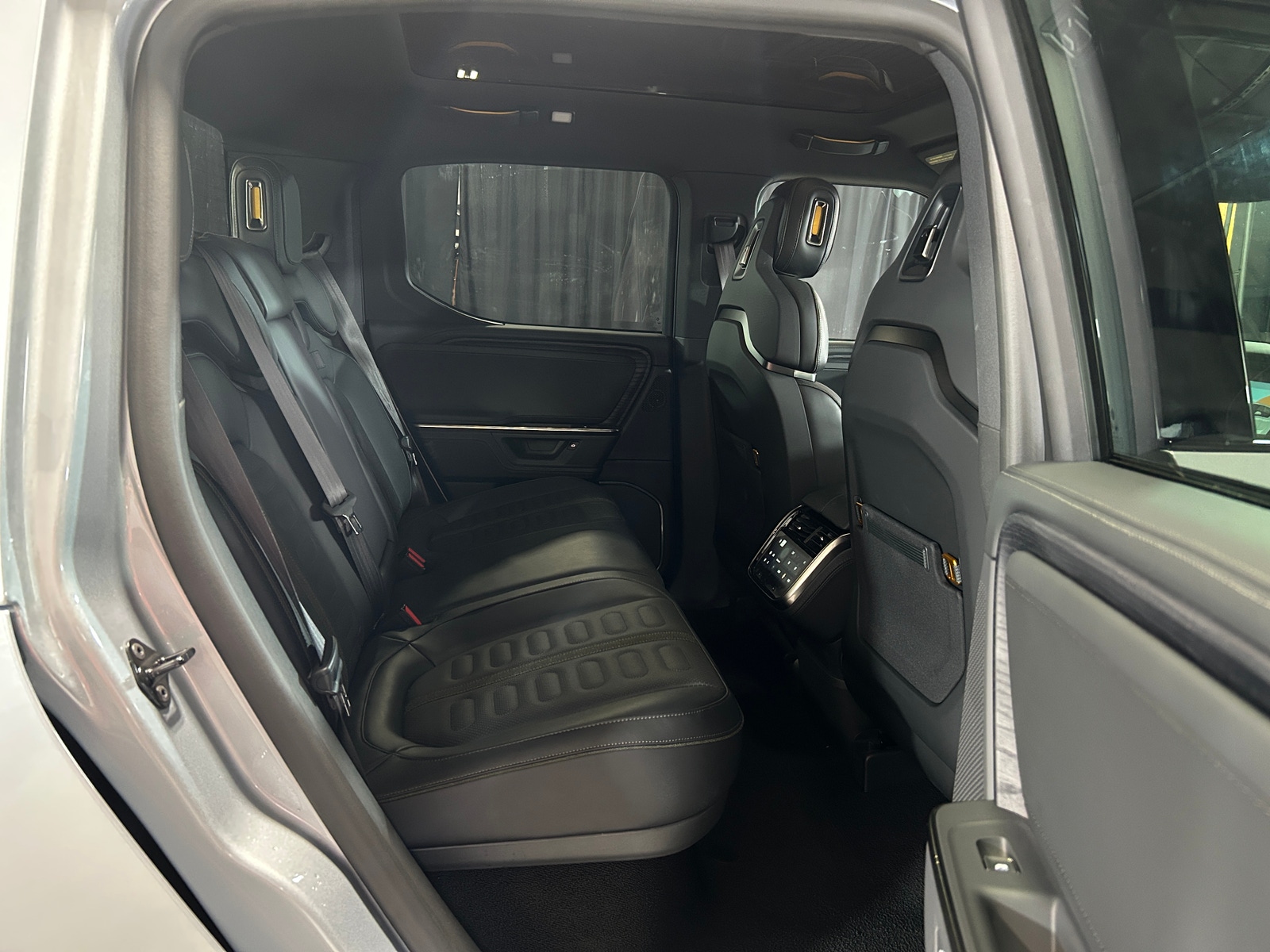 Thumbnail: 2025 Rivian R1T - 6