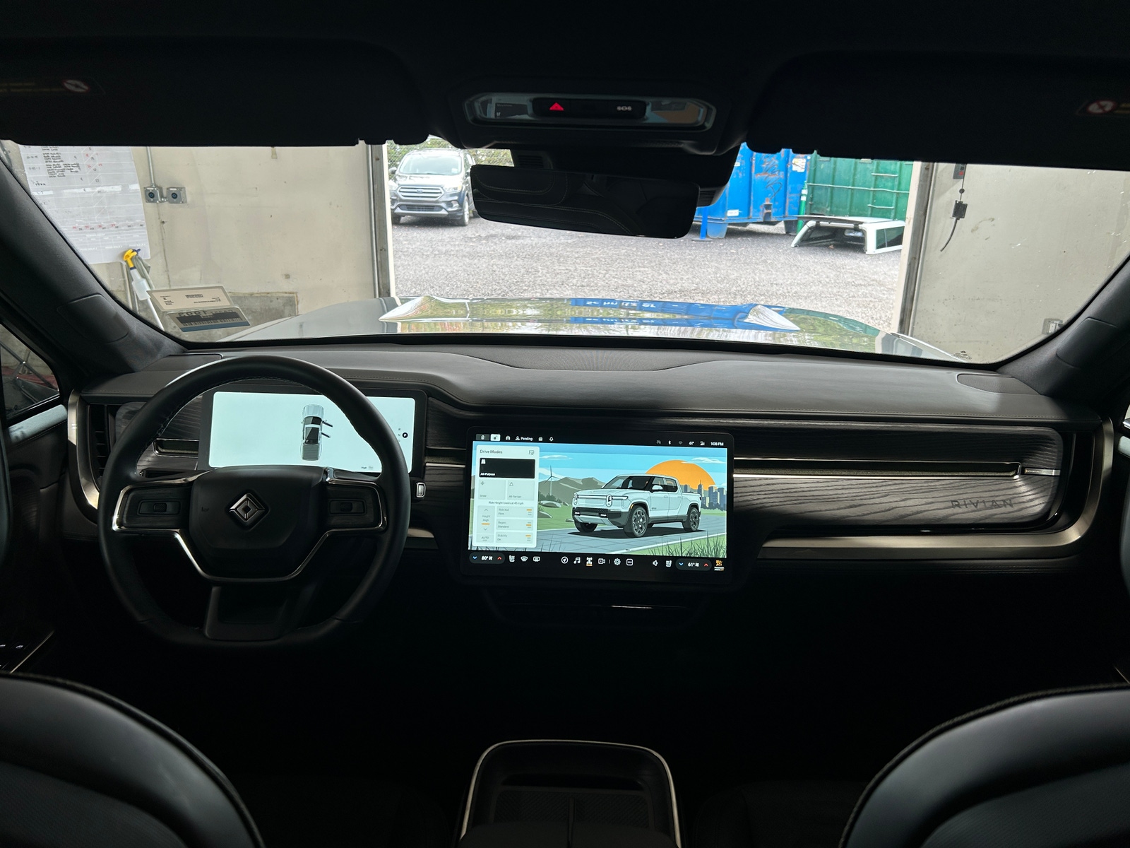 Thumbnail: 2025 Rivian R1T - 3