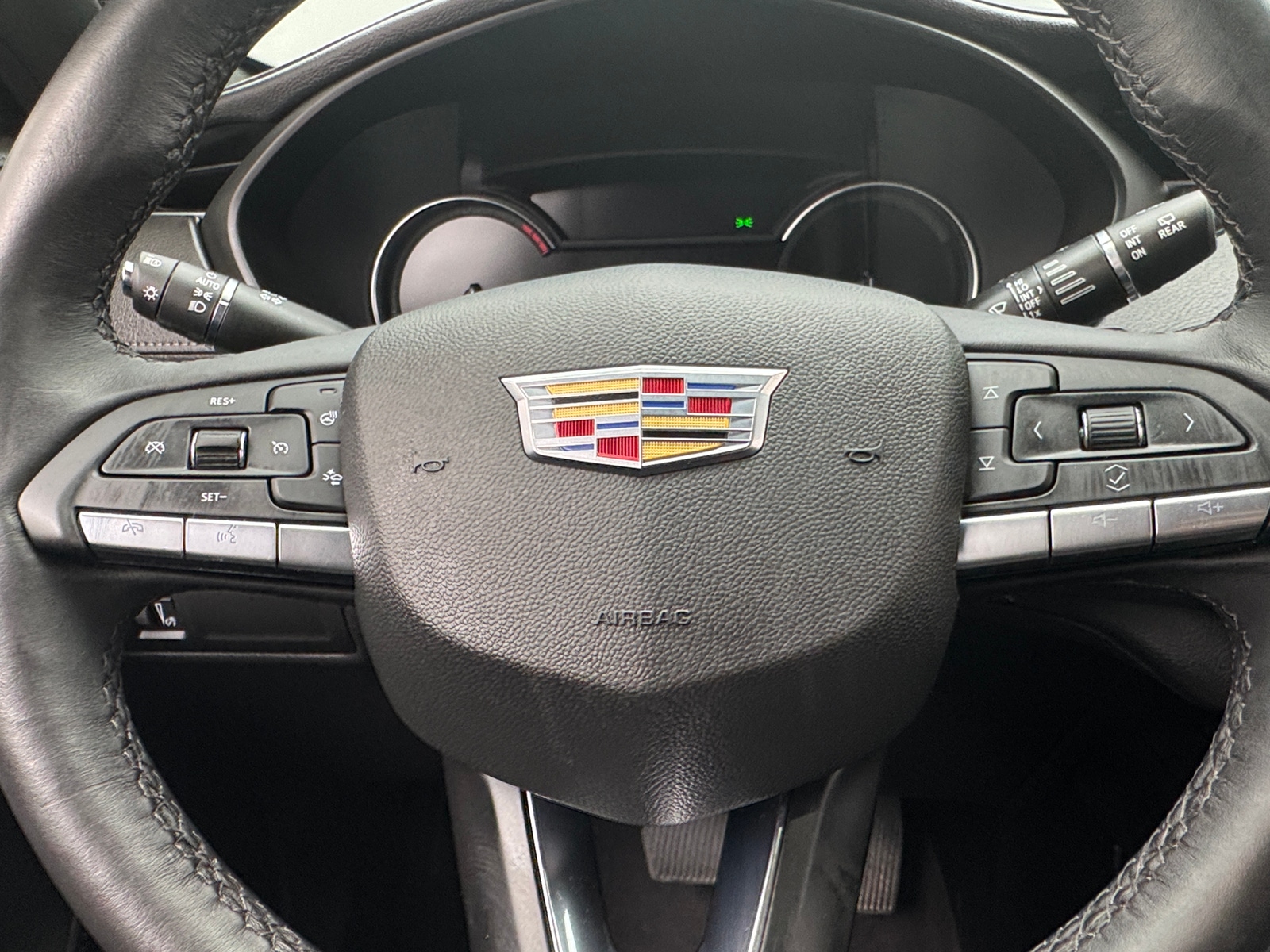 Thumbnail: 2023 Cadillac XT4 - 4