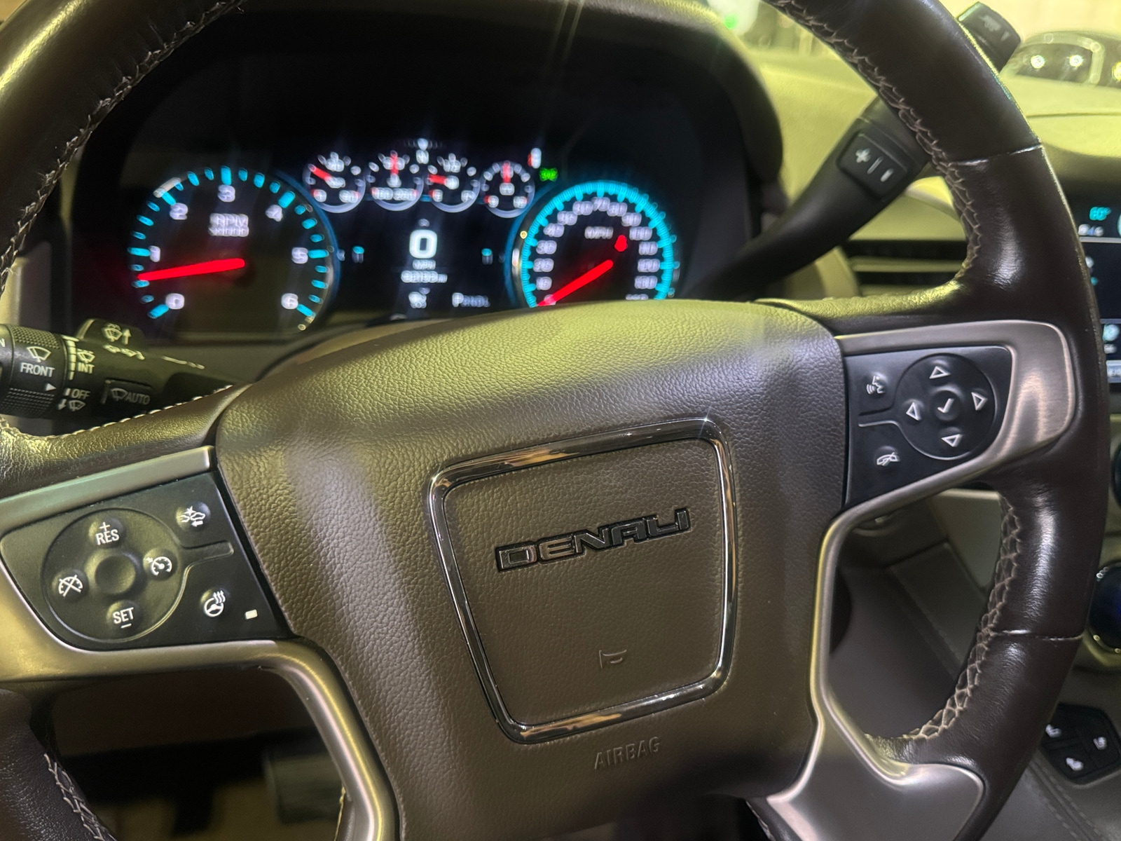 Thumbnail: 2019 GMC Yukon XL - 4