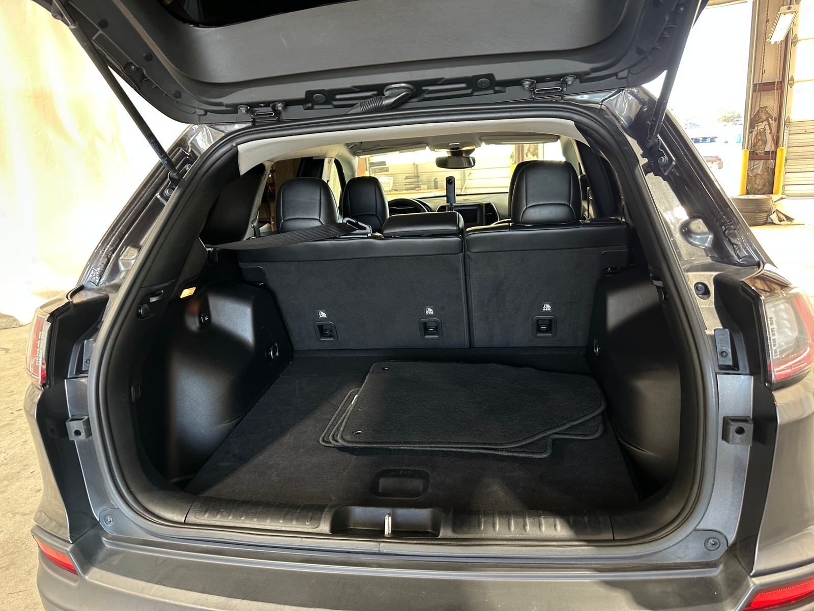 Thumbnail: 2021 Jeep Cherokee - 7