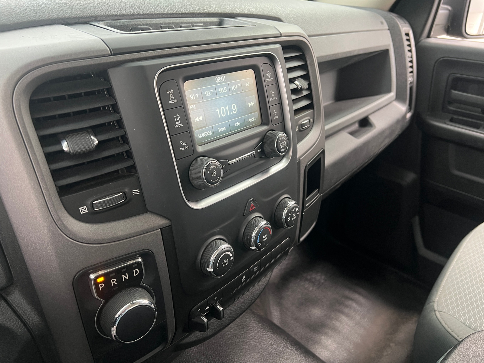 Thumbnail: 2019 RAM 1500 Classic - 4