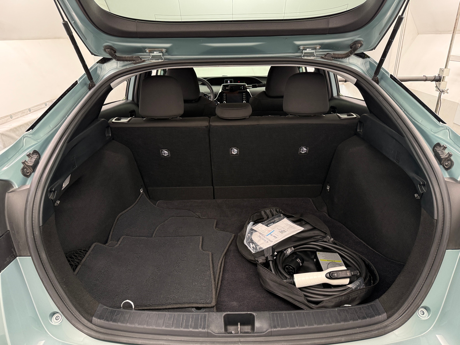 Thumbnail: 2022 Toyota Prius - 7