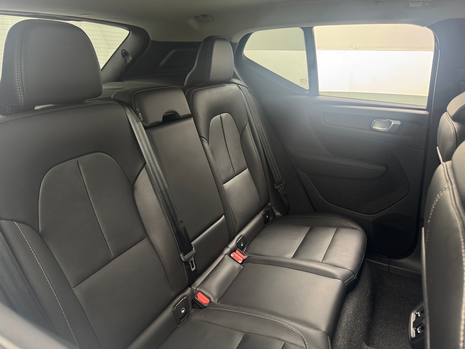 Thumbnail: 2025 Volvo XC40 - 5