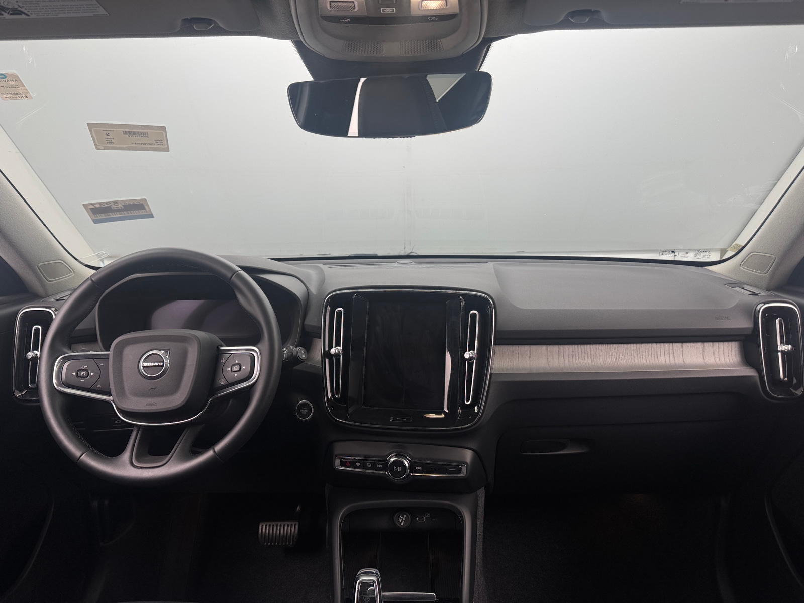 Thumbnail: 2025 Volvo XC40 - 2