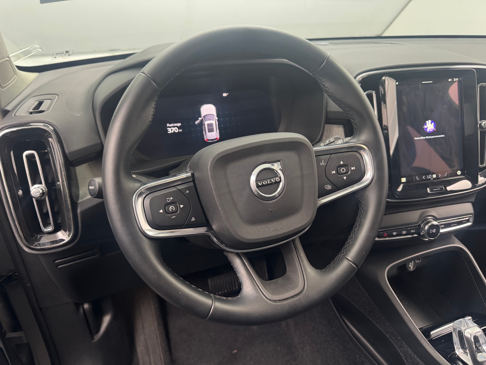 Thumbnail: 2025 Volvo XC40 - 4