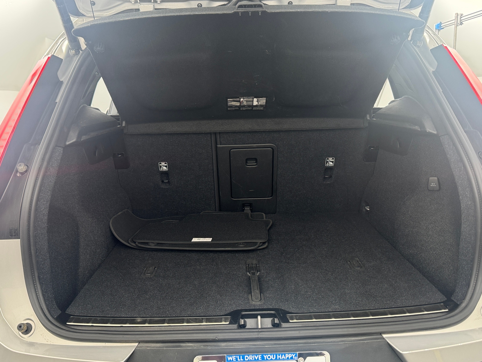 Thumbnail: 2025 Volvo XC40 - 6