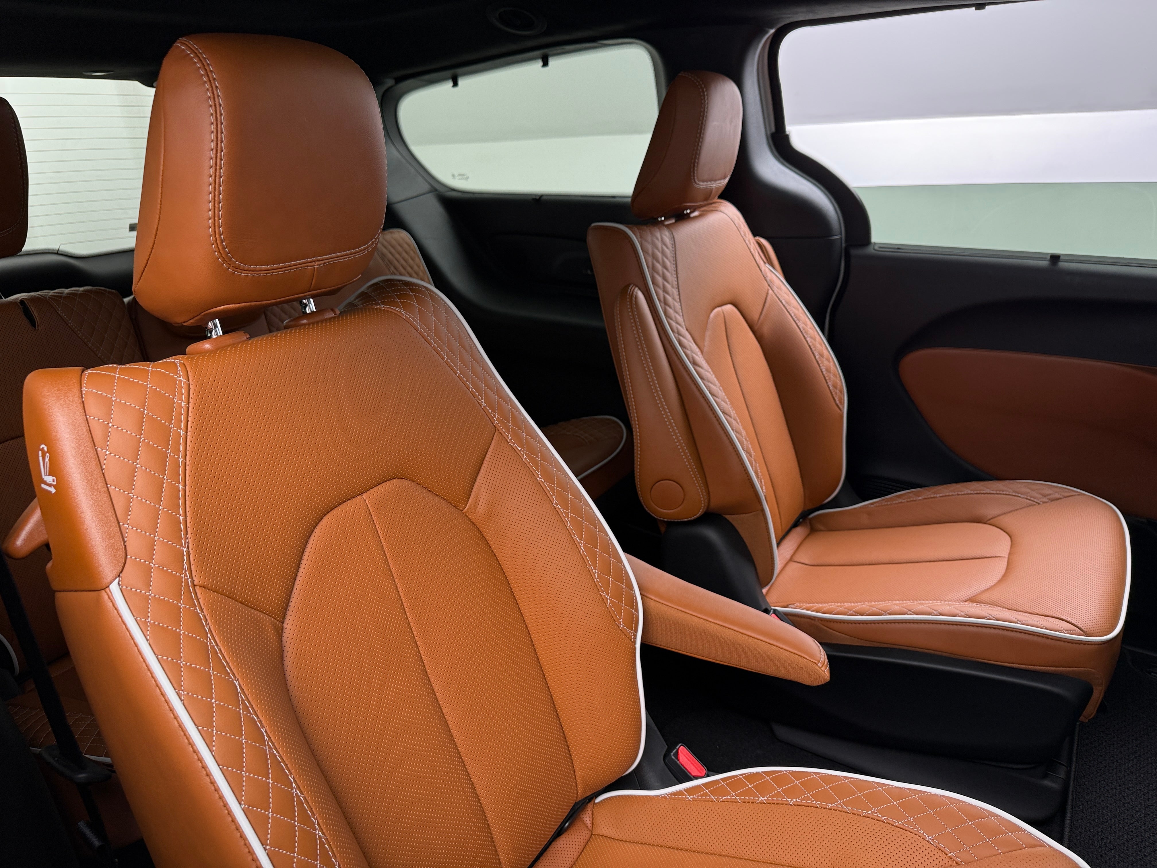 2026 Chrysler Pacifica Pinnacle - Photo 4