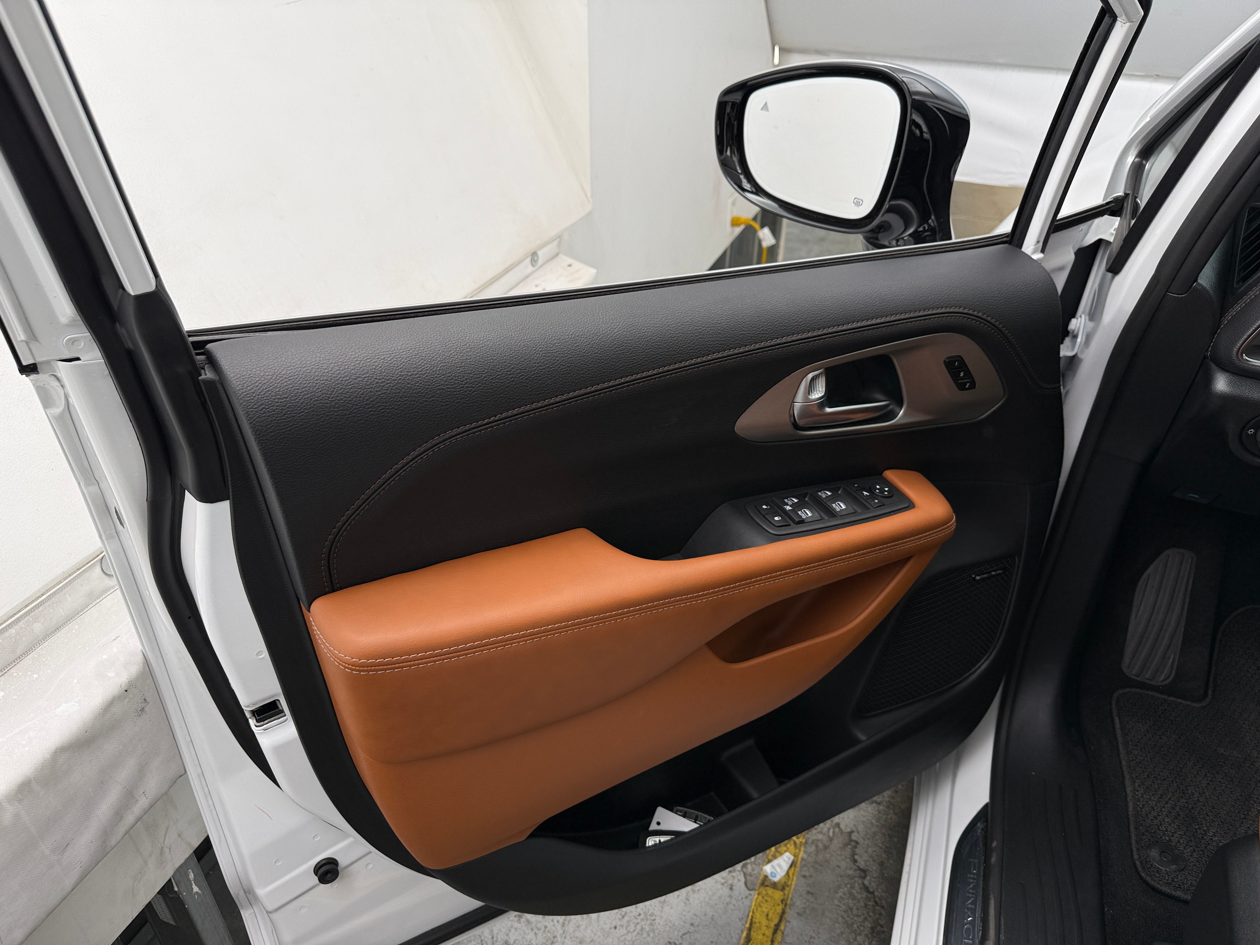 2026 Chrysler Pacifica Pinnacle - Photo 10
