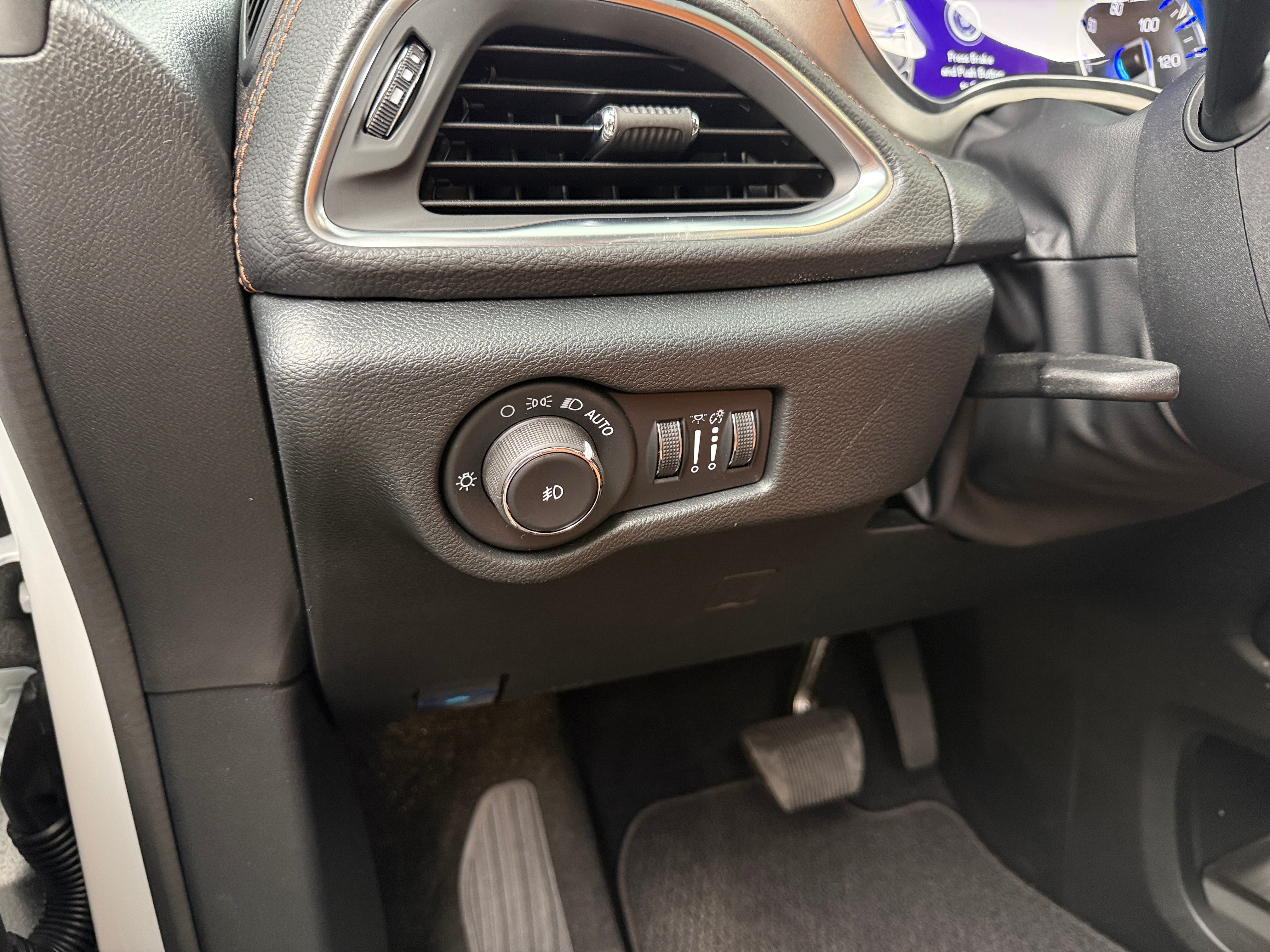 2026 Chrysler Pacifica Pinnacle - Photo 13