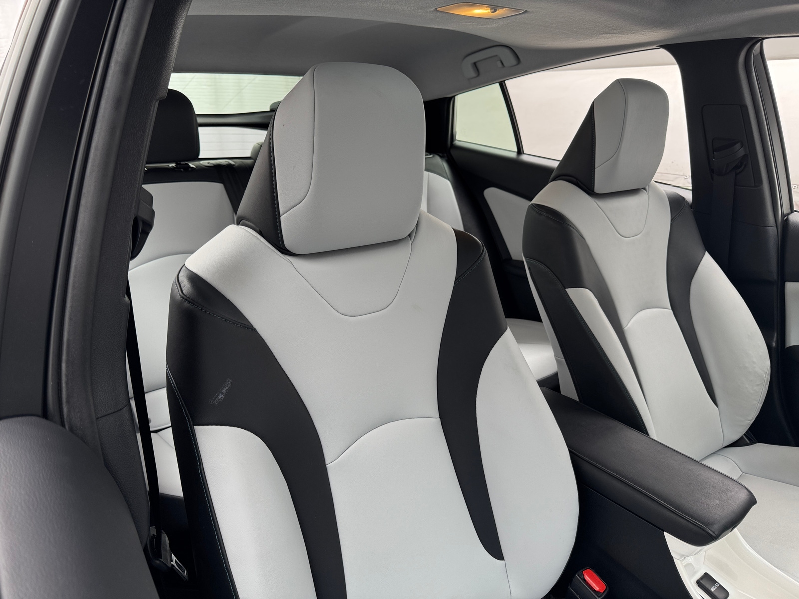 Thumbnail: 2016 Toyota Prius - 2