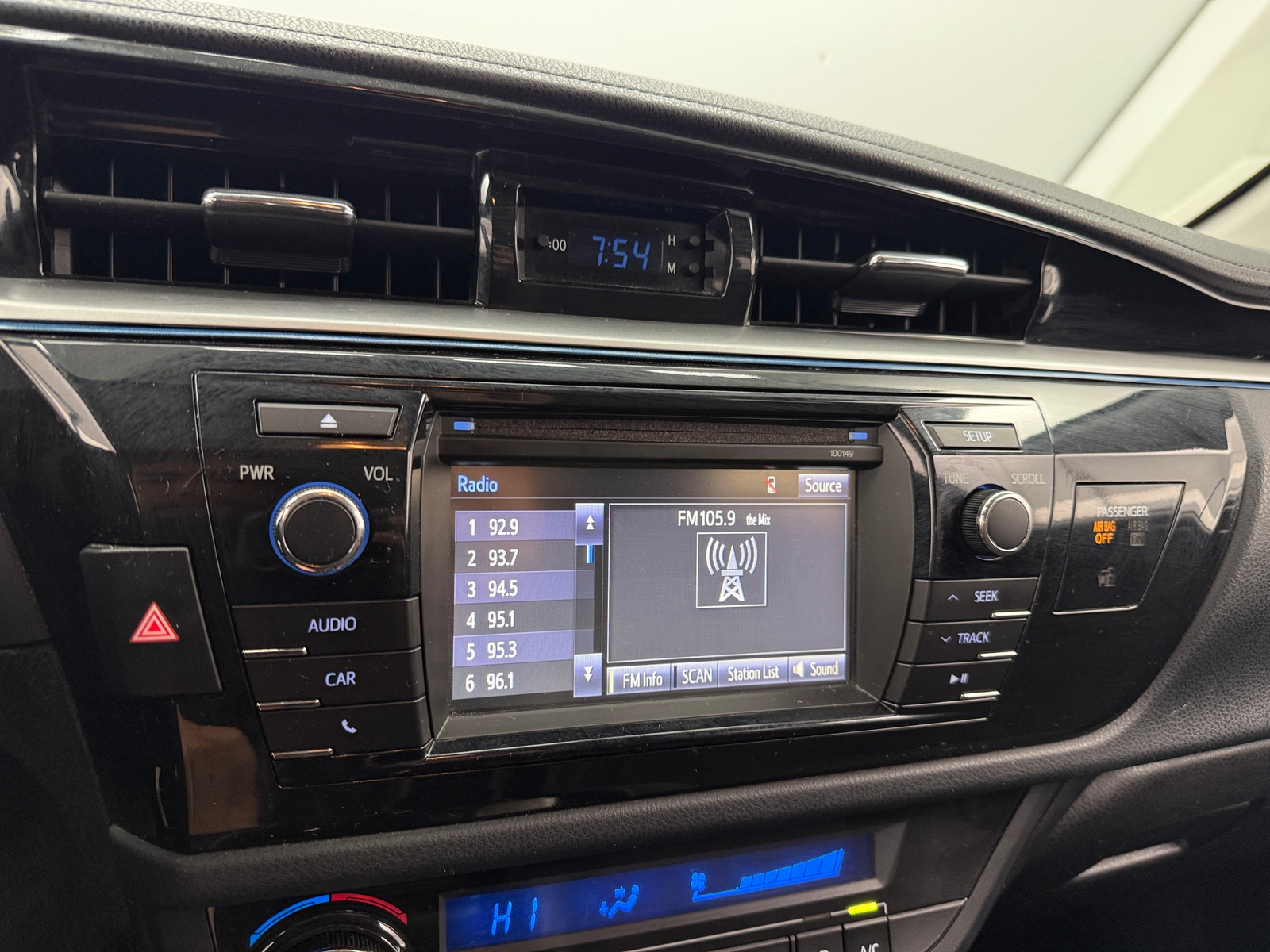 Thumbnail: 2015 Toyota Corolla - 4