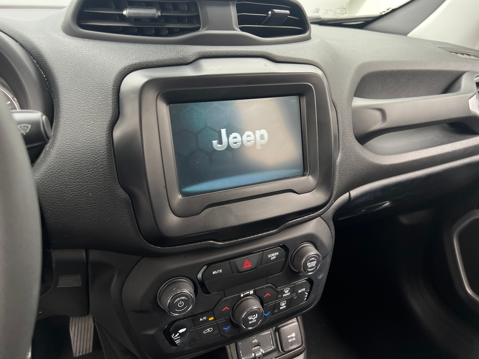Thumbnail: 2019 Jeep Renegade - 4
